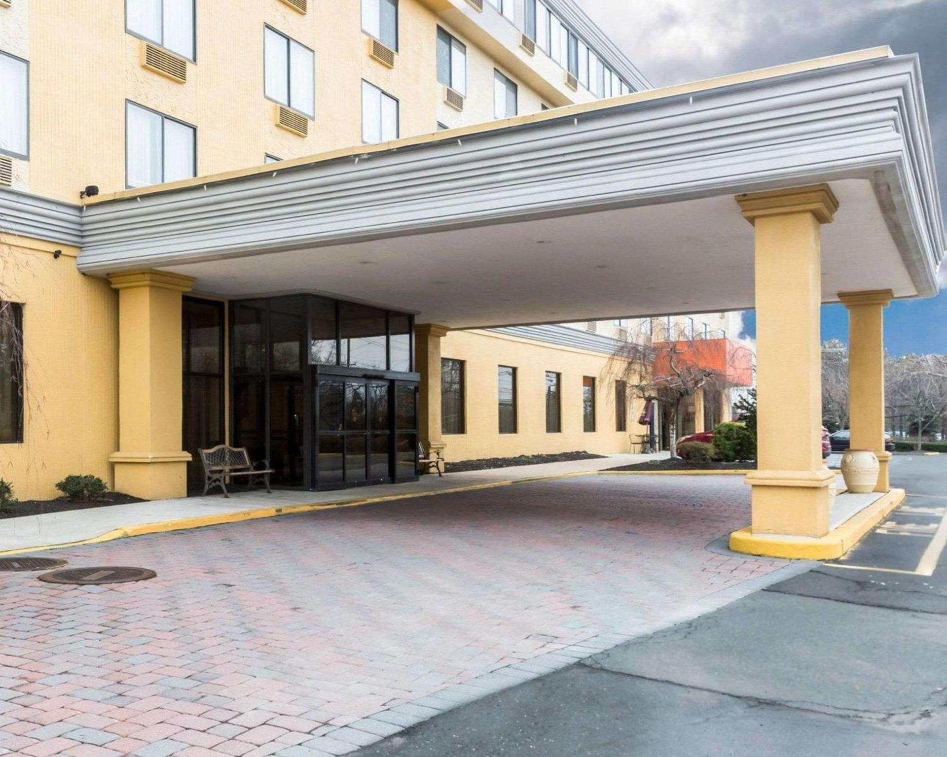 Clarion Hotel Somerset - New Brunswick photo 4