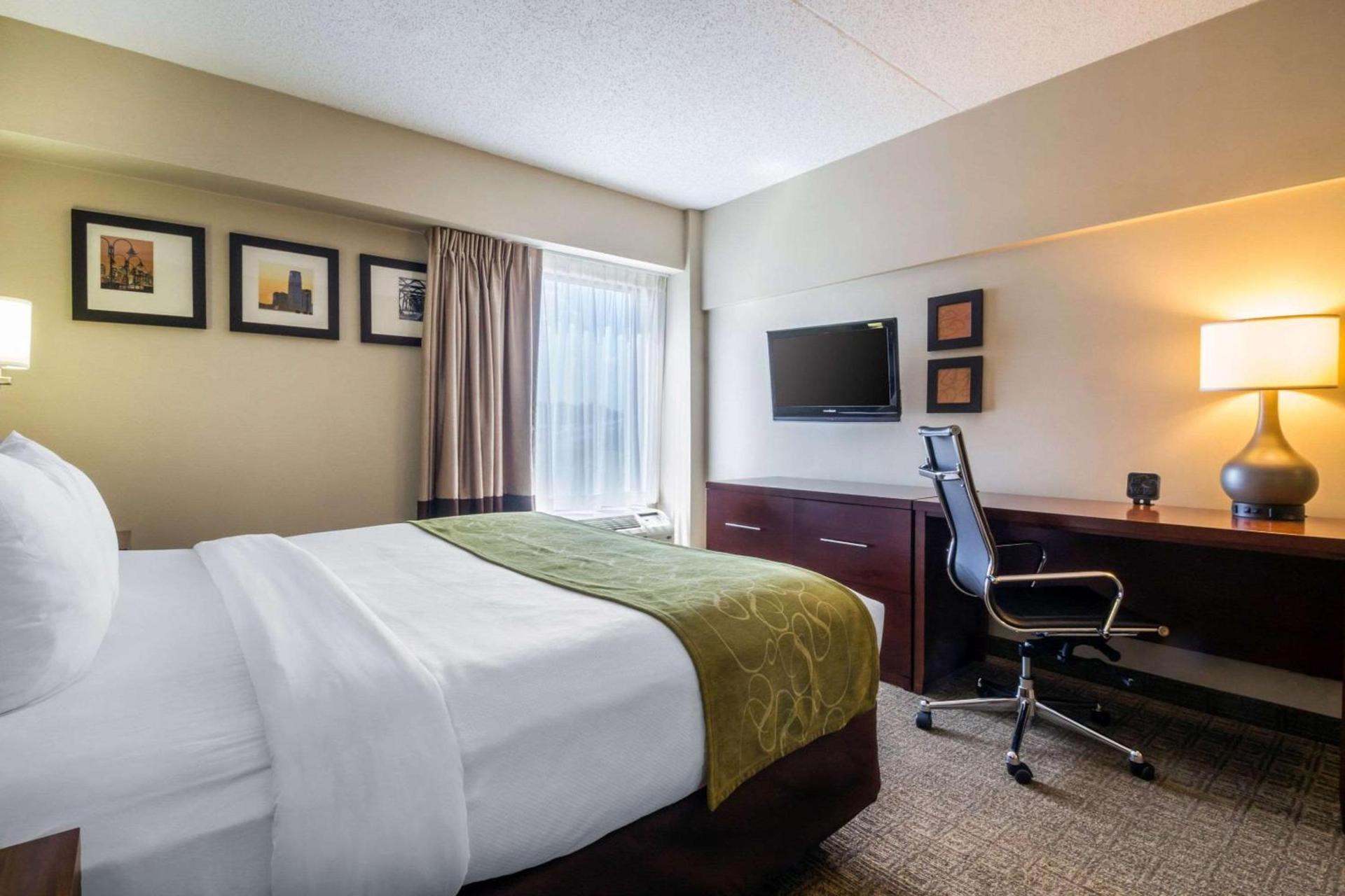 Comfort Suites at Woodbridge photo 20