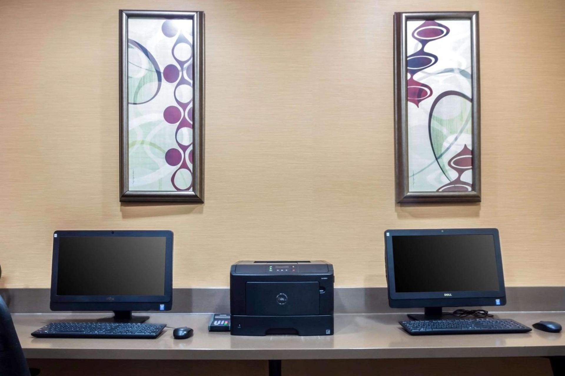 Comfort Suites at Woodbridge photo 14