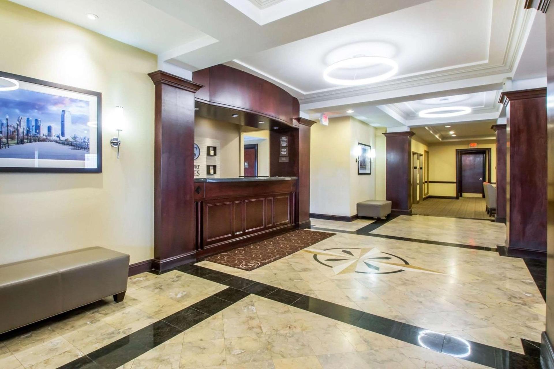 Comfort Suites at Woodbridge photo 4