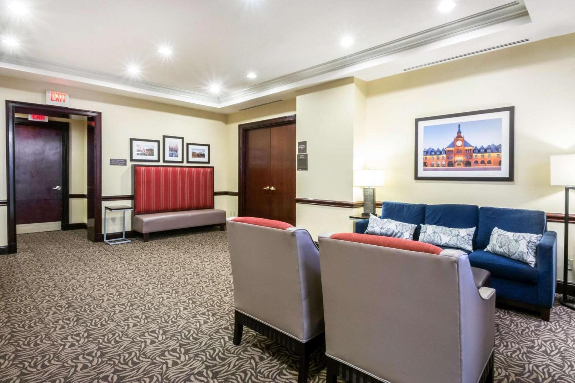 Comfort Suites at Woodbridge photo 6