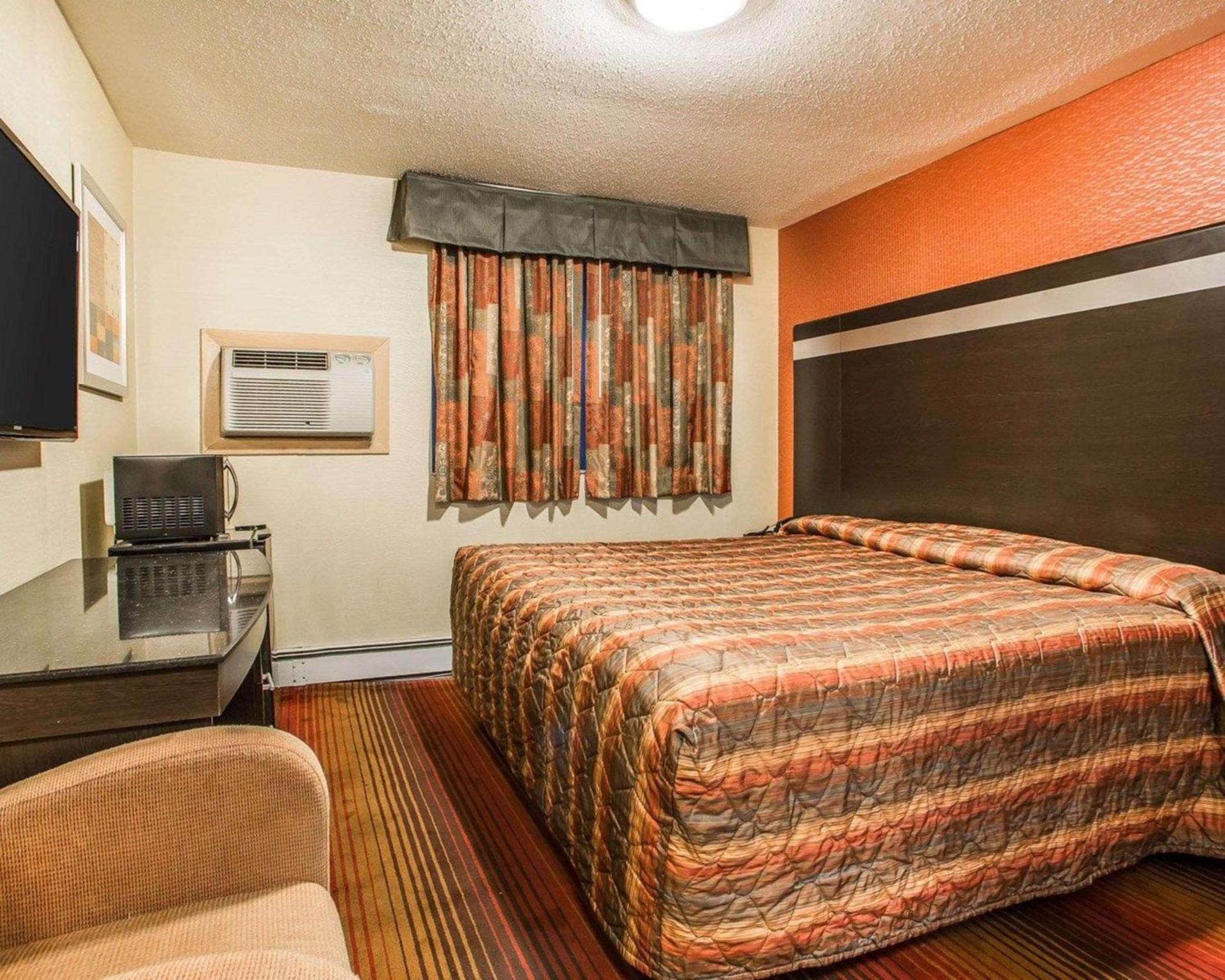 Rodeway Inn Belleville photo 2