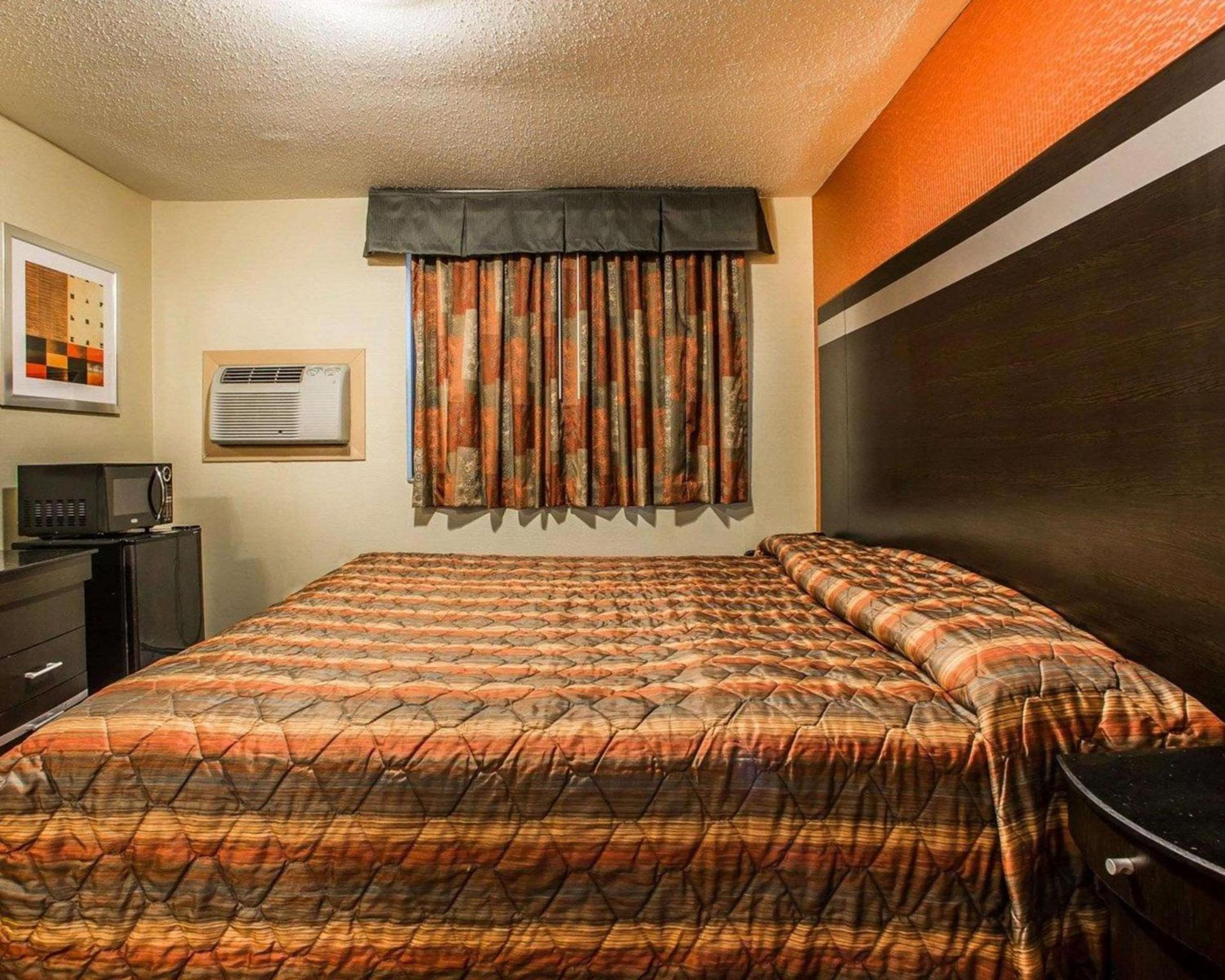 Rodeway Inn Belleville photo 3