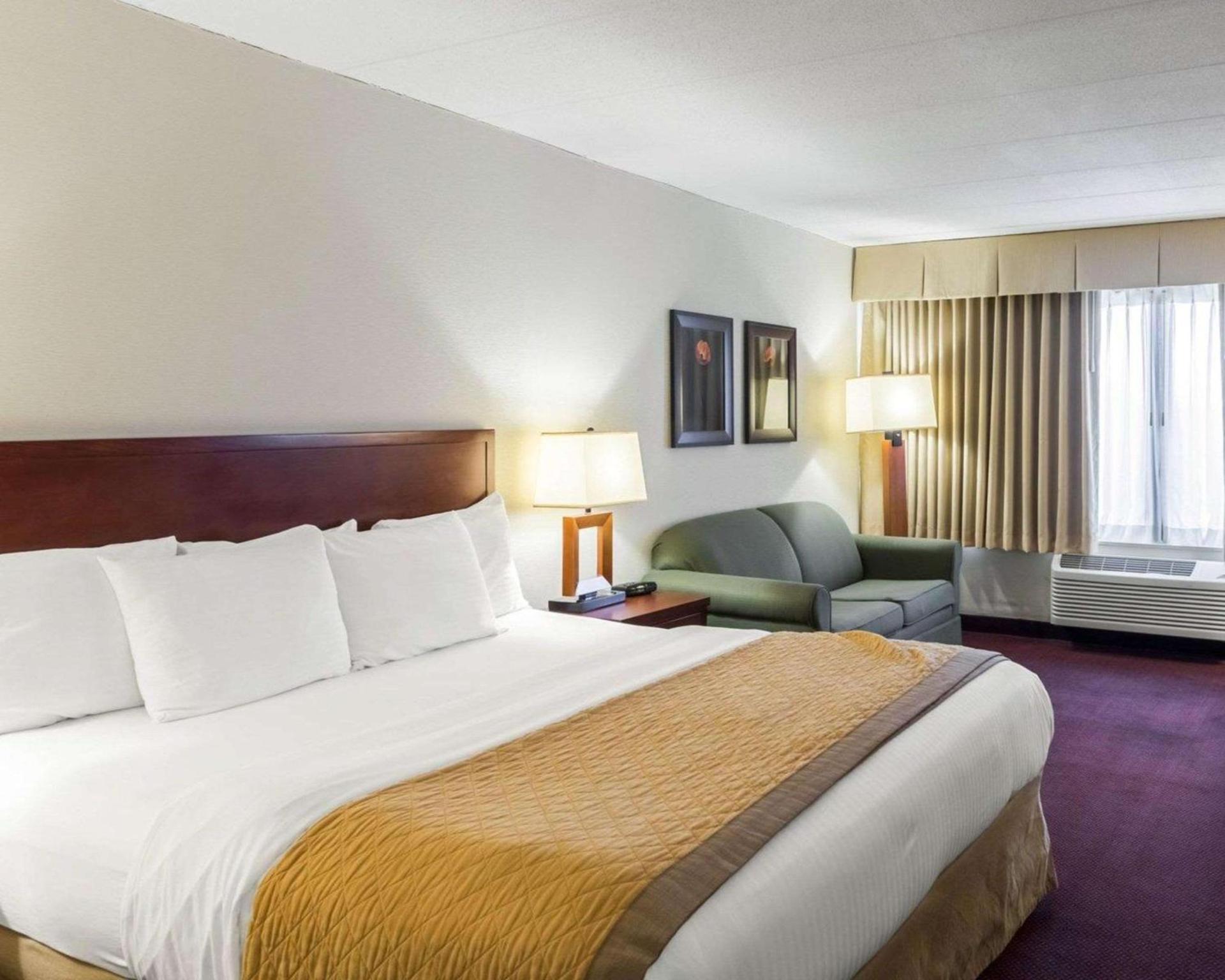 Clarion Hotel Somerset - New Brunswick photo 14