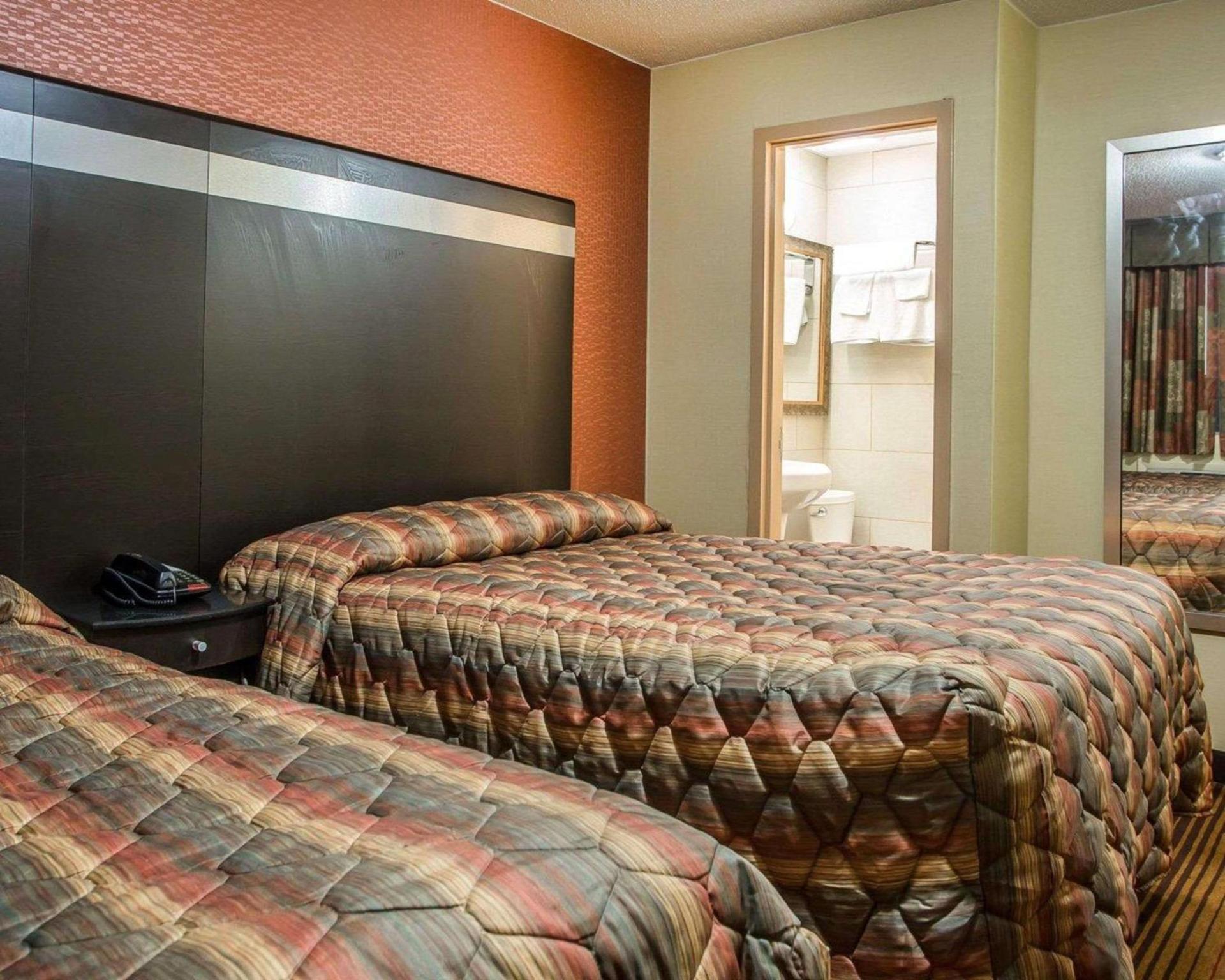 Rodeway Inn Belleville photo 5