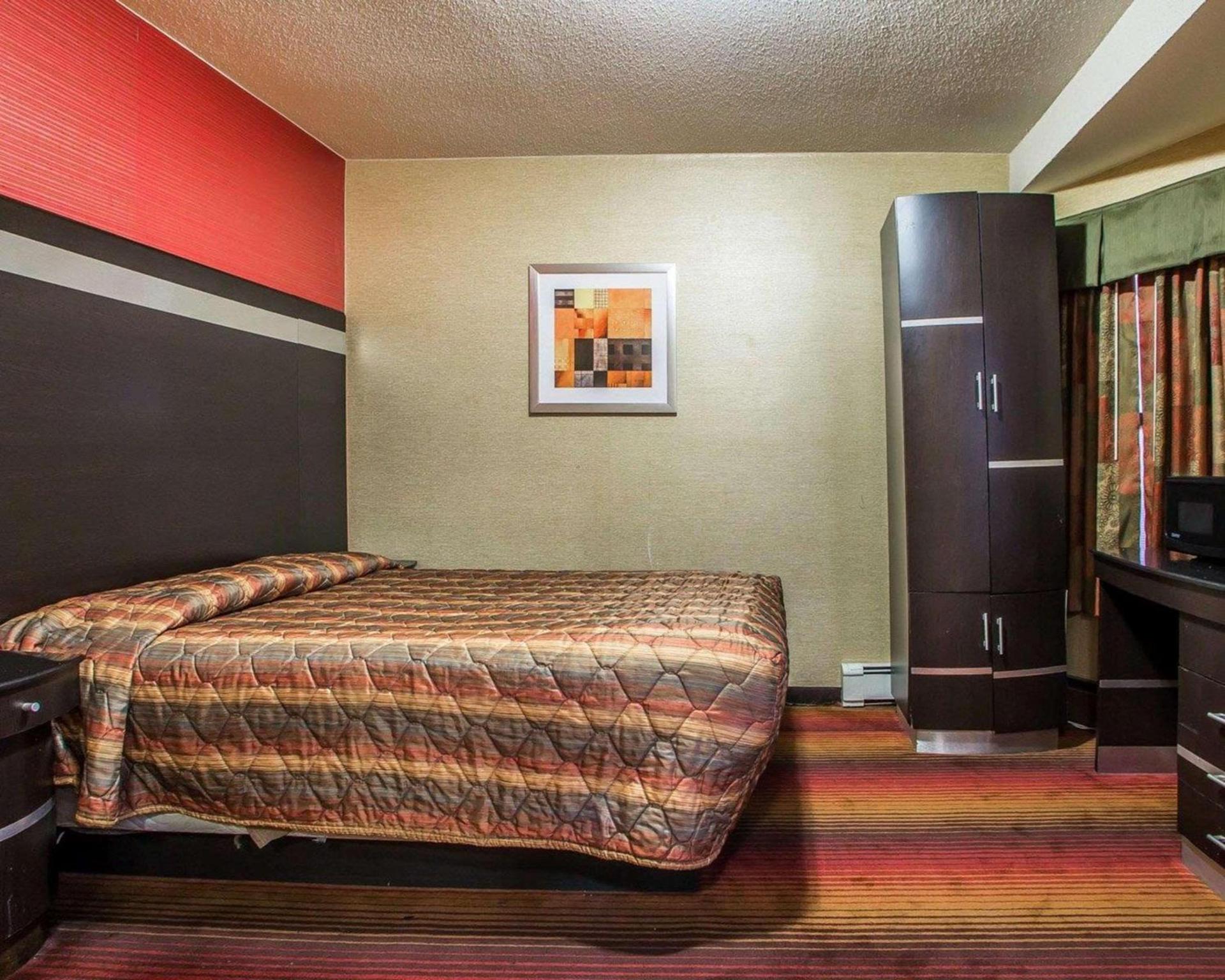 Rodeway Inn Belleville photo 7