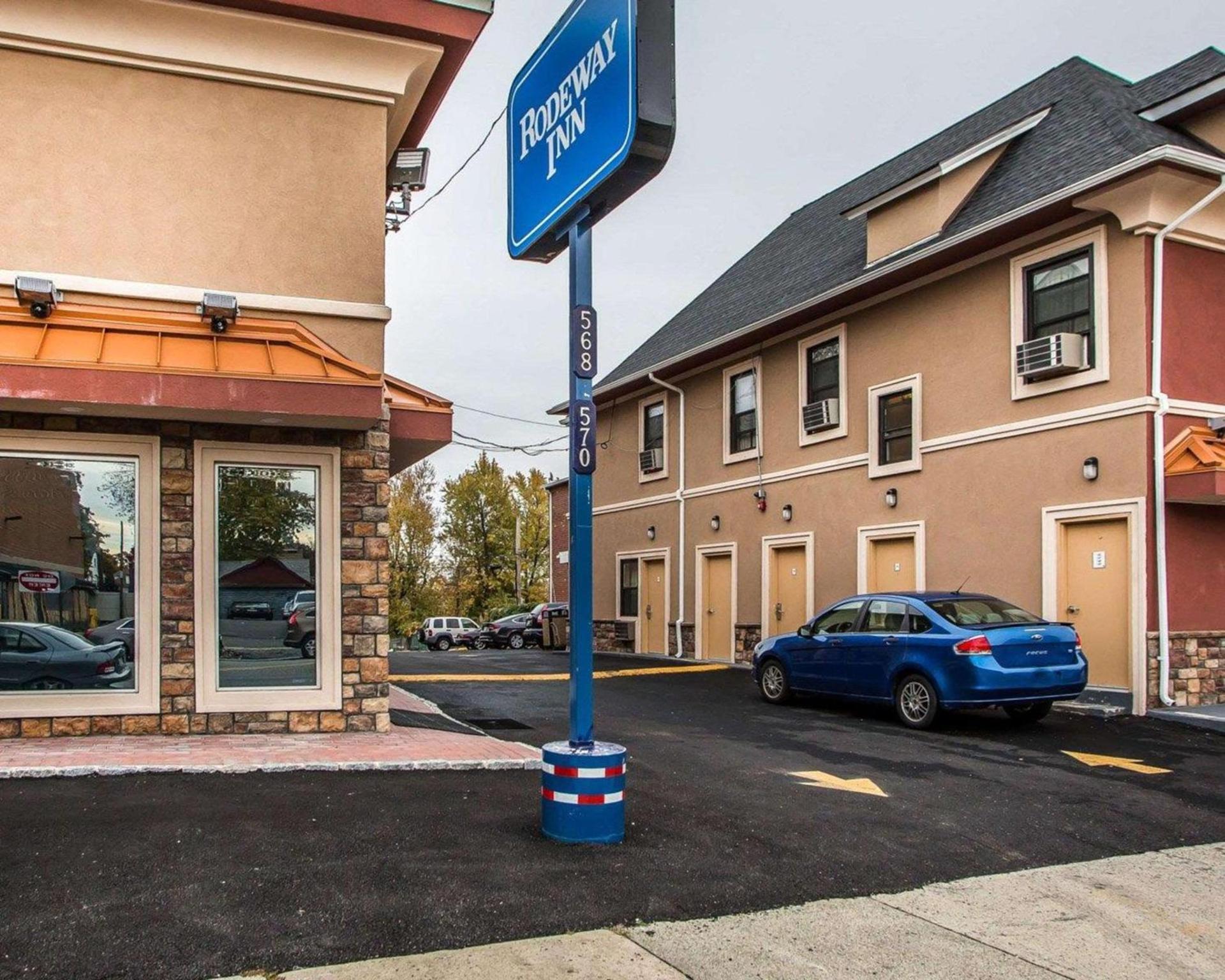 Rodeway Inn Belleville photo 8