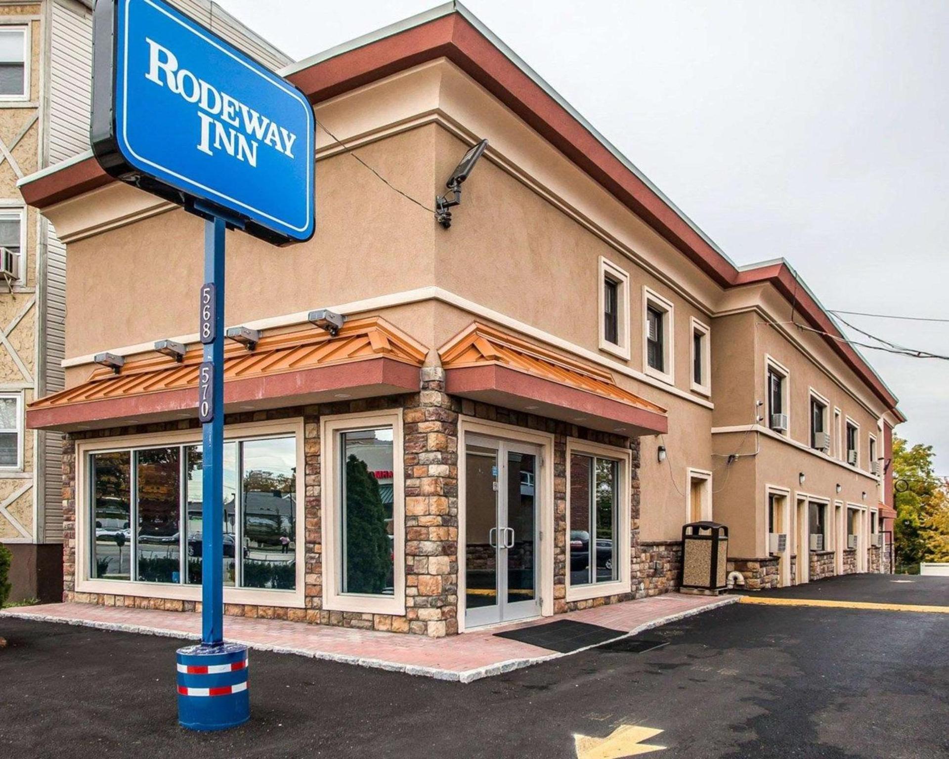 Rodeway Inn Belleville photo 9