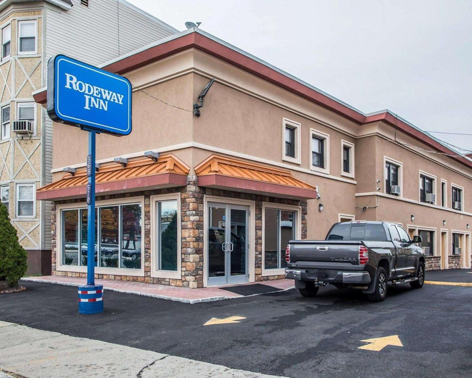 Rodeway Inn Belleville photo 12