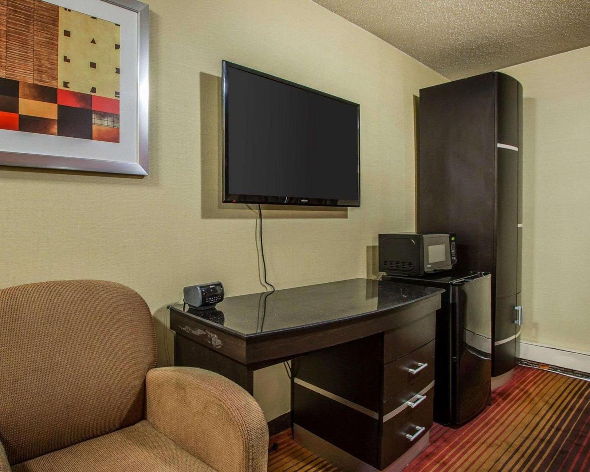 Rodeway Inn Belleville photo 13