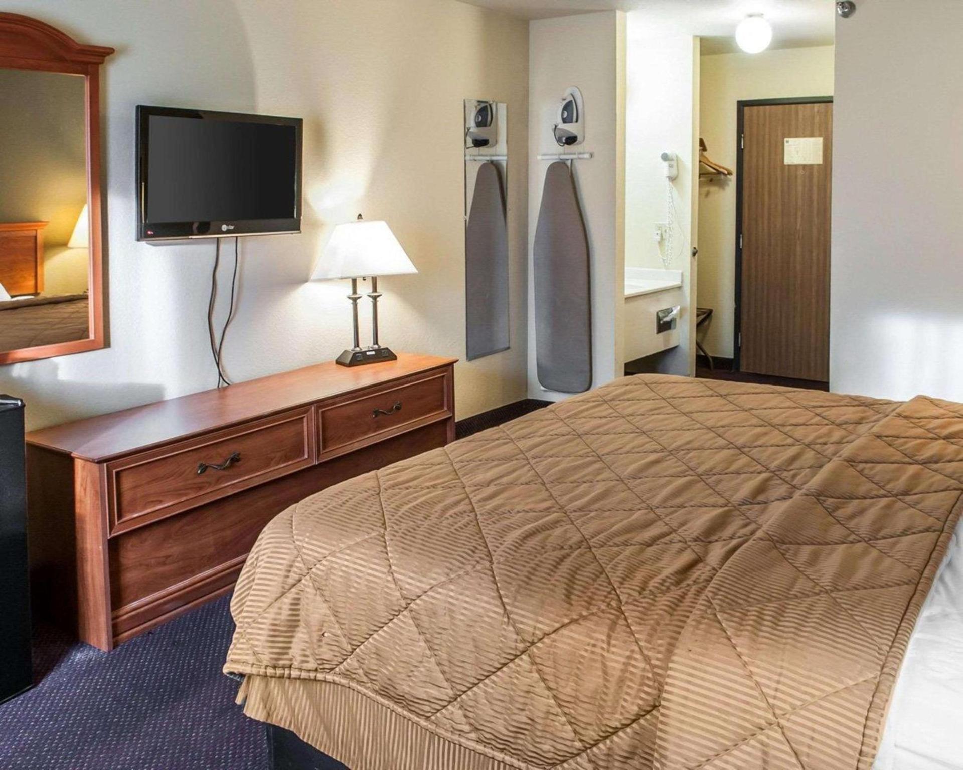 Rodeway Inn Espanola photo 8