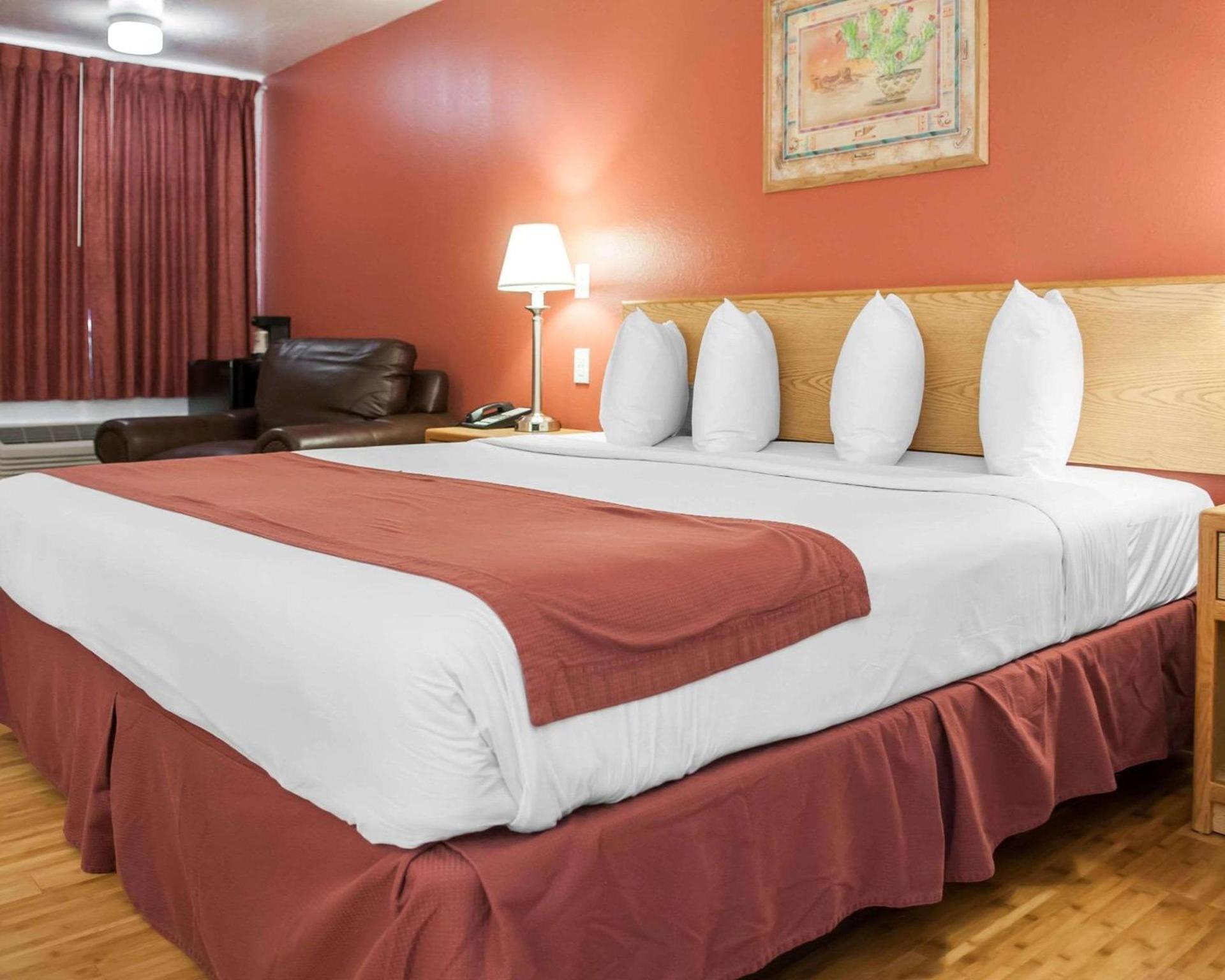 Econo Lodge Albuquerque Old Town photo 10