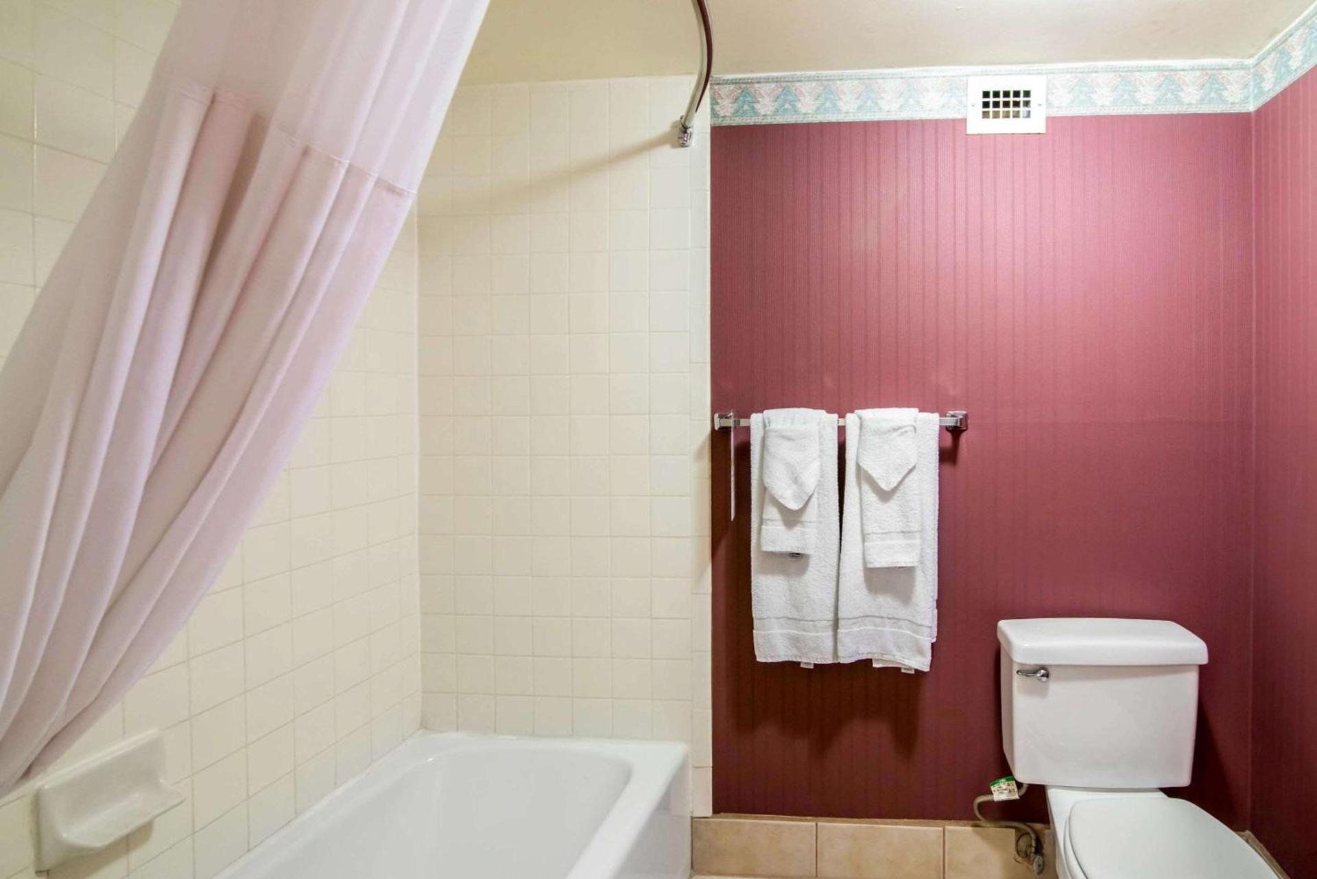 Quality Inn Taos photo 9