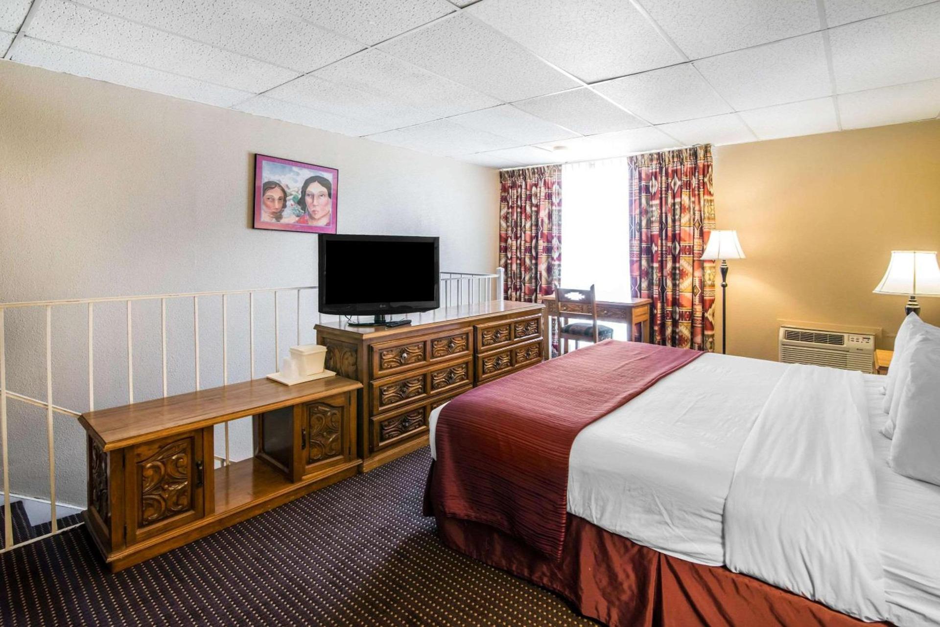 Quality Inn Taos photo 10