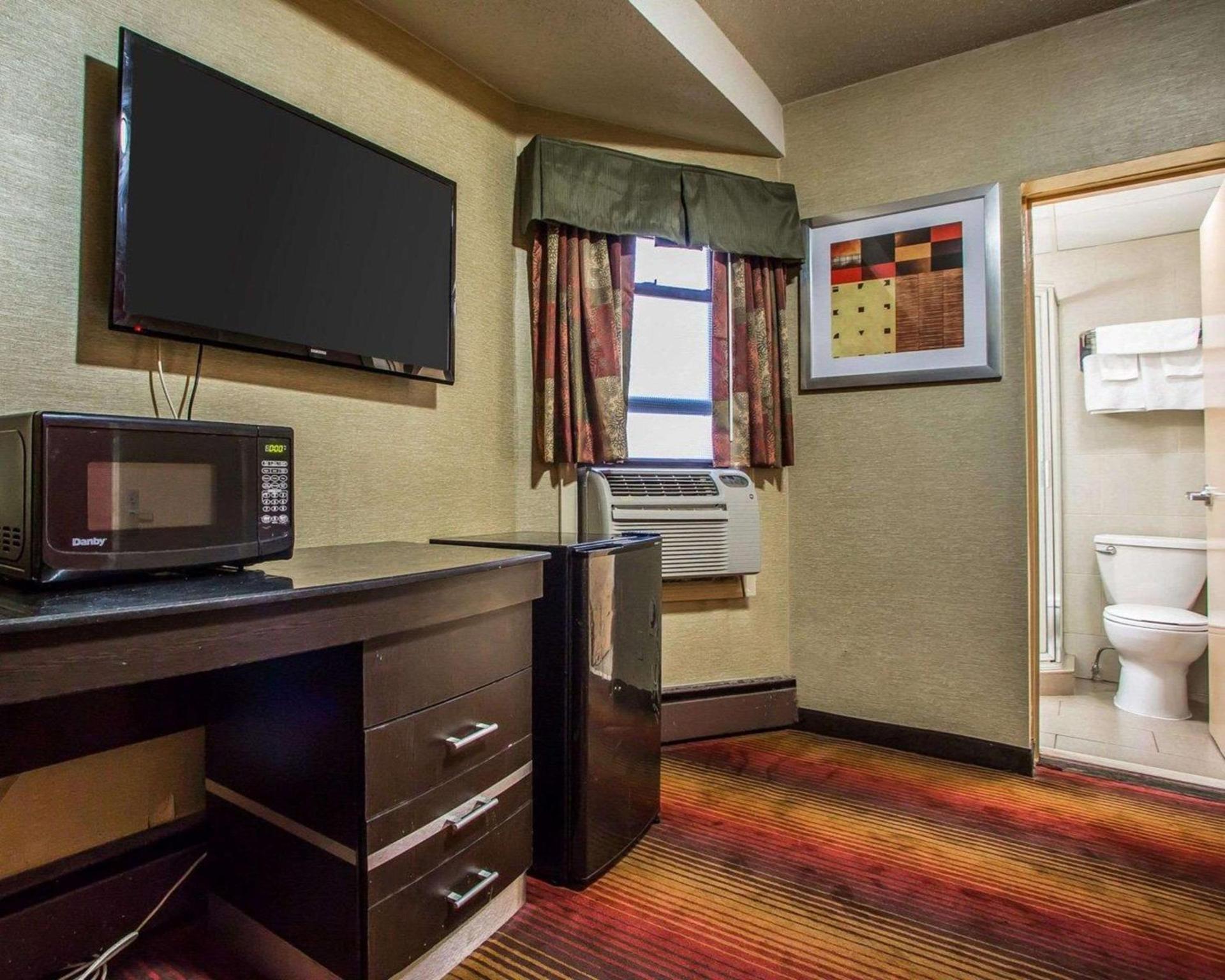 Rodeway Inn Belleville photo 18