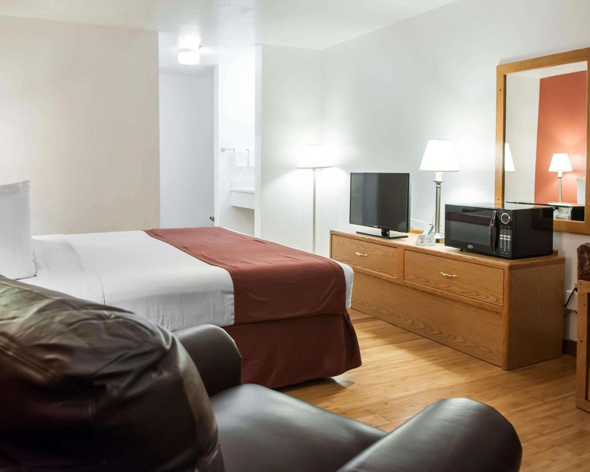 Econo Lodge Albuquerque Old Town photo 12