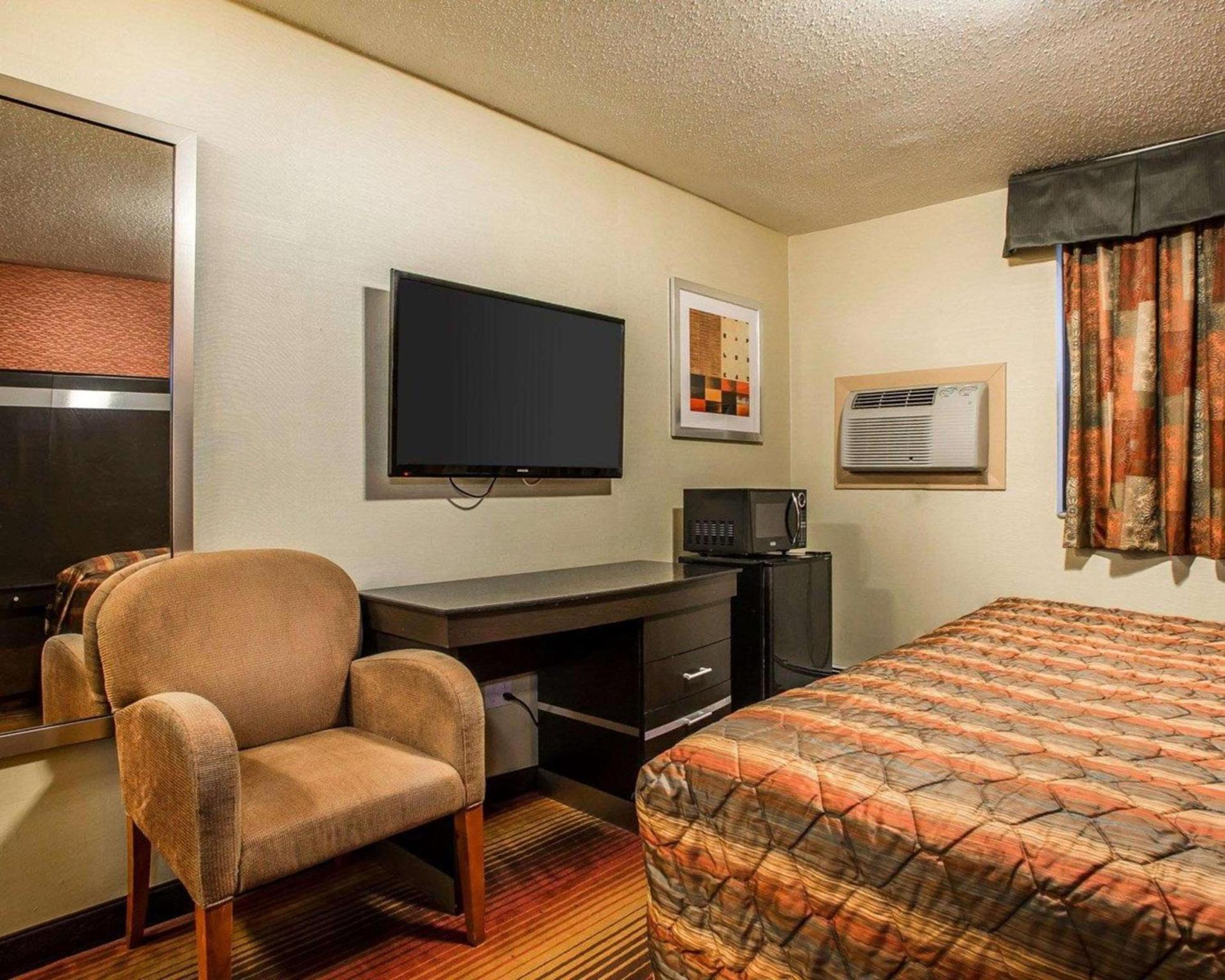 Rodeway Inn Belleville photo 20