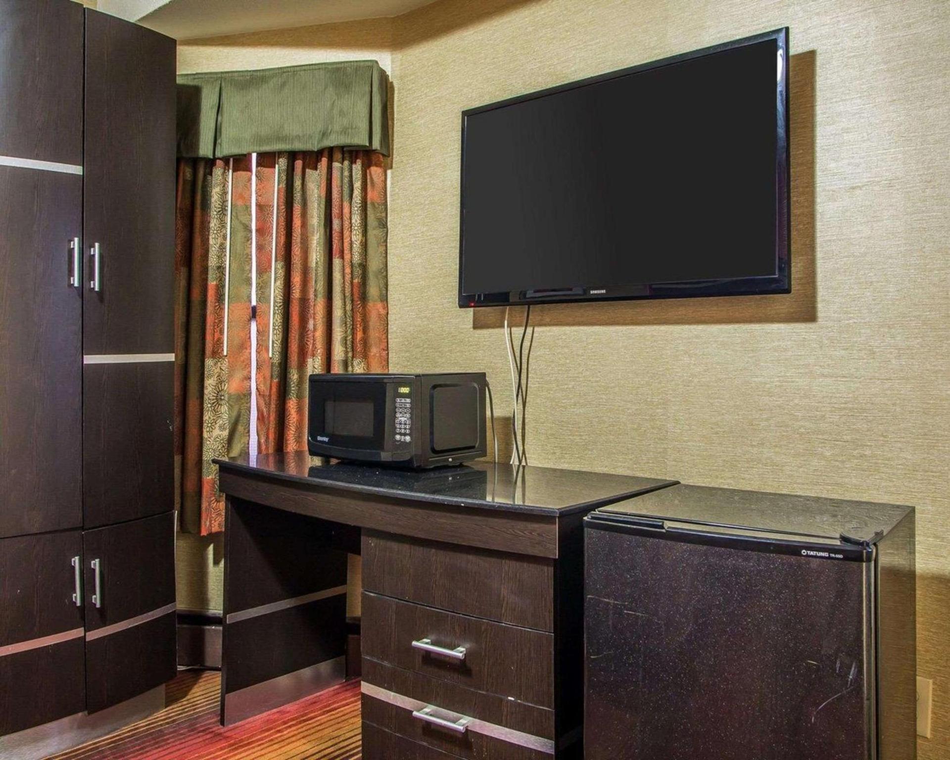 Rodeway Inn Belleville photo 21