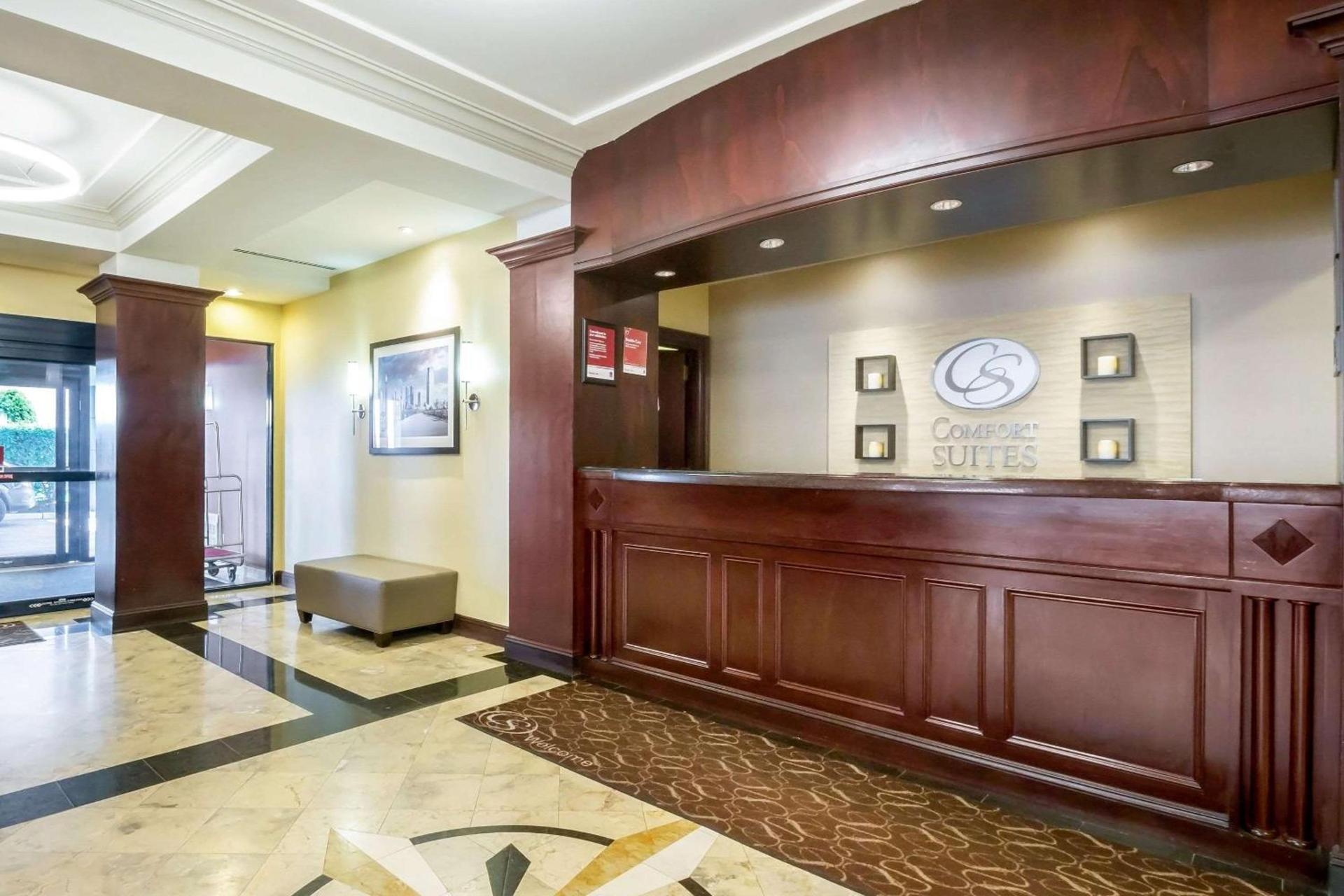 Comfort Suites at Woodbridge photo 5