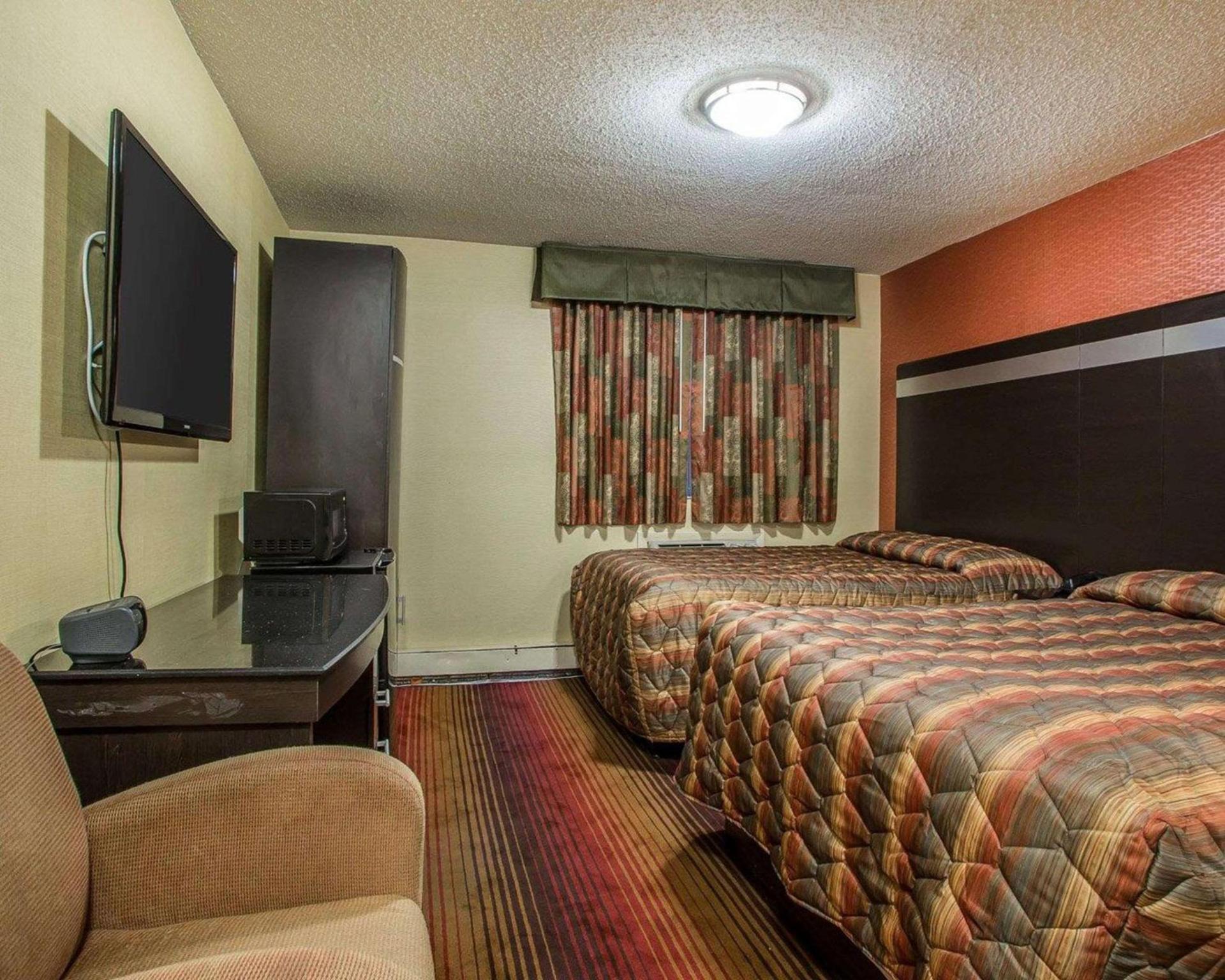 Rodeway Inn Belleville photo 23