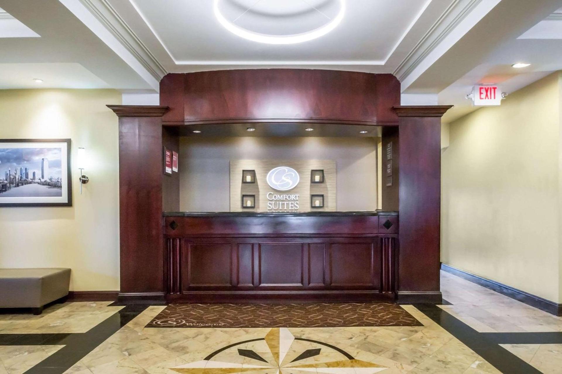 Comfort Suites at Woodbridge photo 3