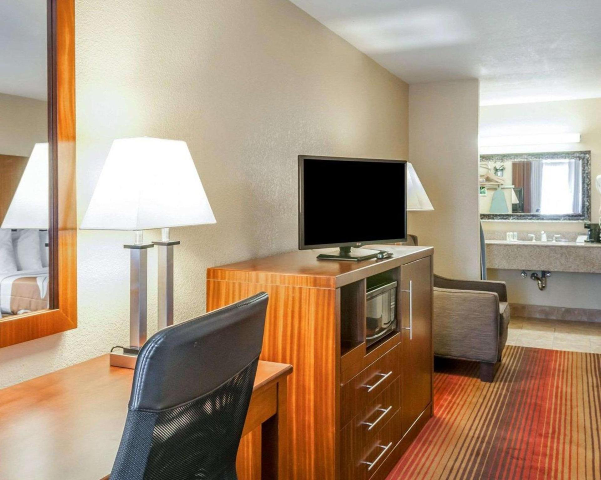 Quality Inn & Suites Albuquerque West photo 2