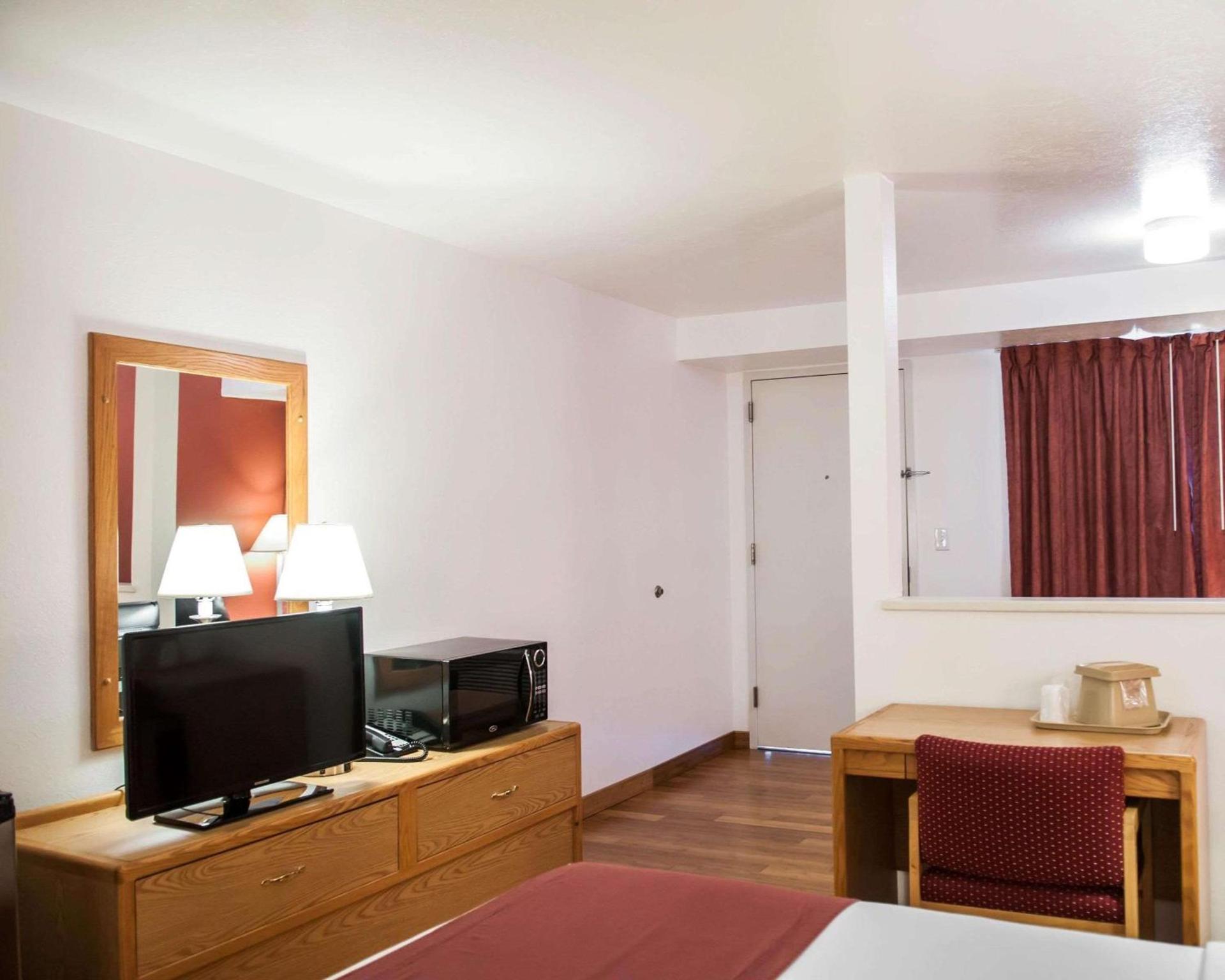 Econo Lodge Albuquerque Old Town photo 17