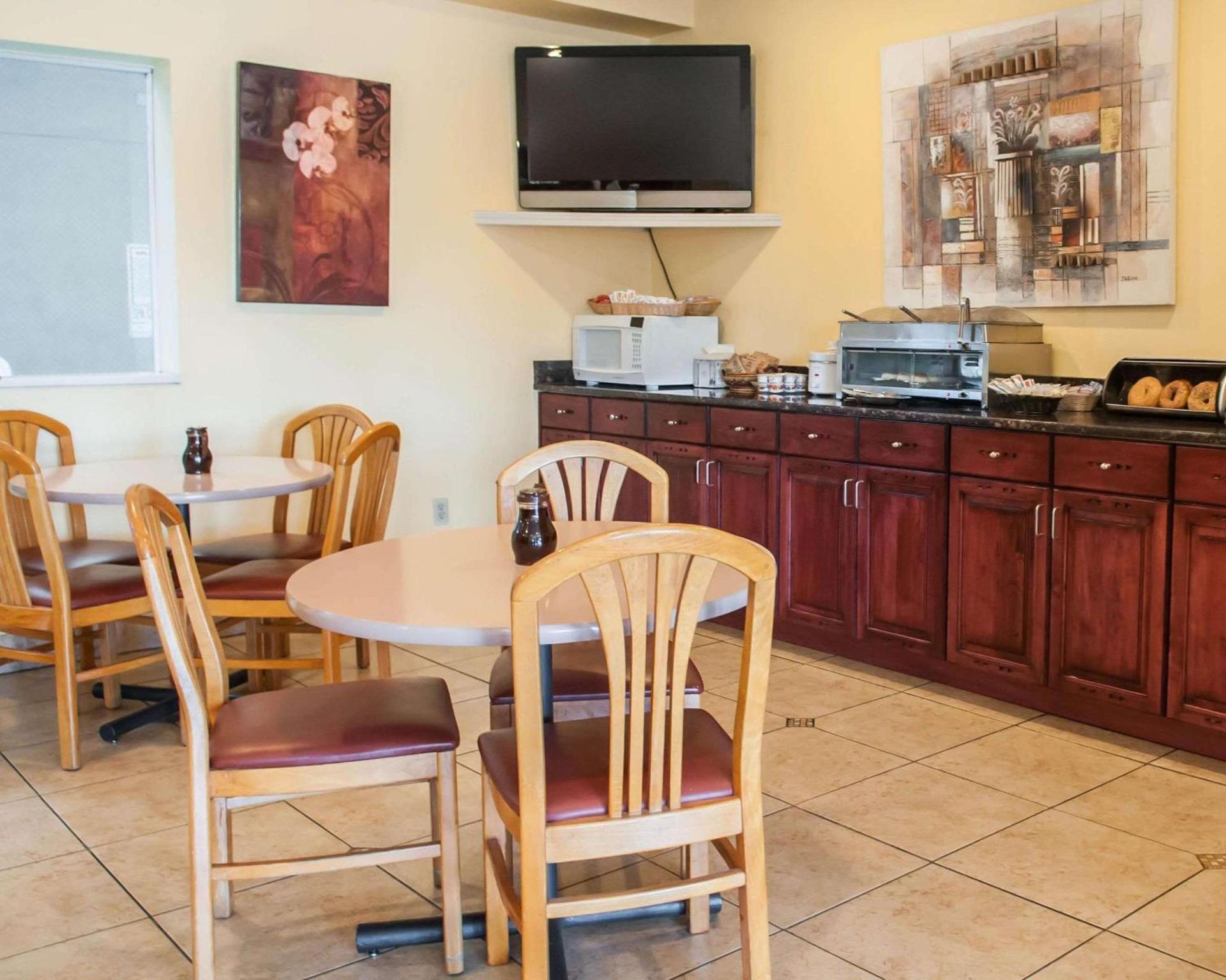 Econo Lodge Albuquerque Old Town photo 23