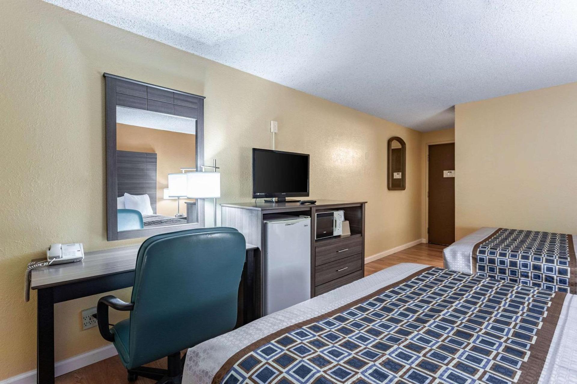 Rodeway Inn Farmington photo 22