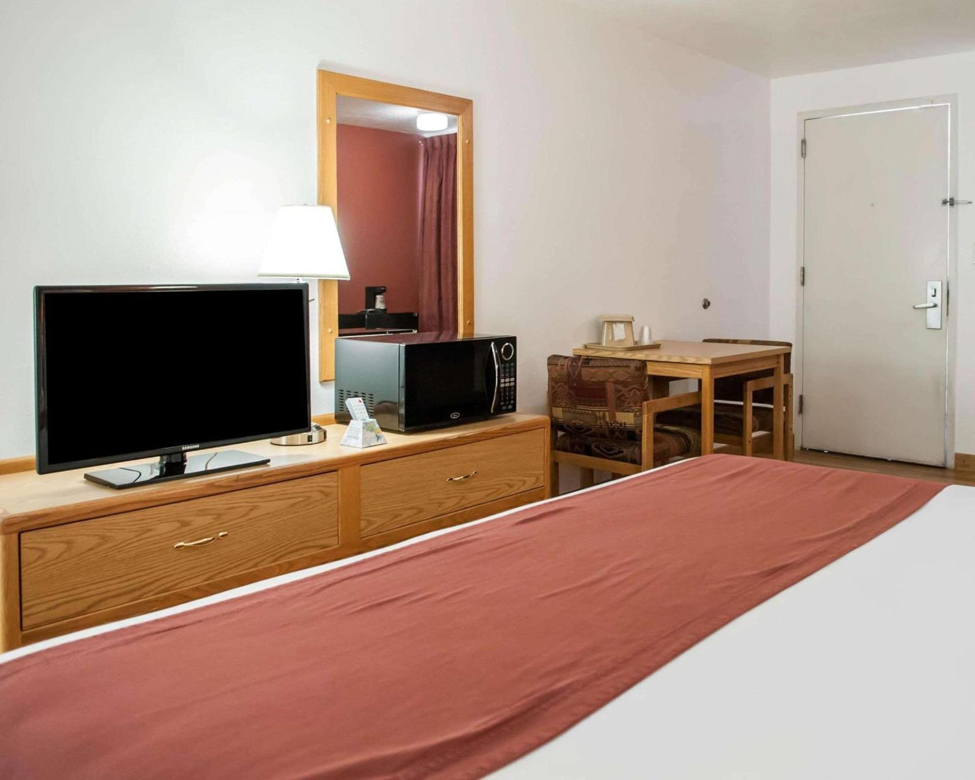 Econo Lodge Albuquerque Old Town photo 13