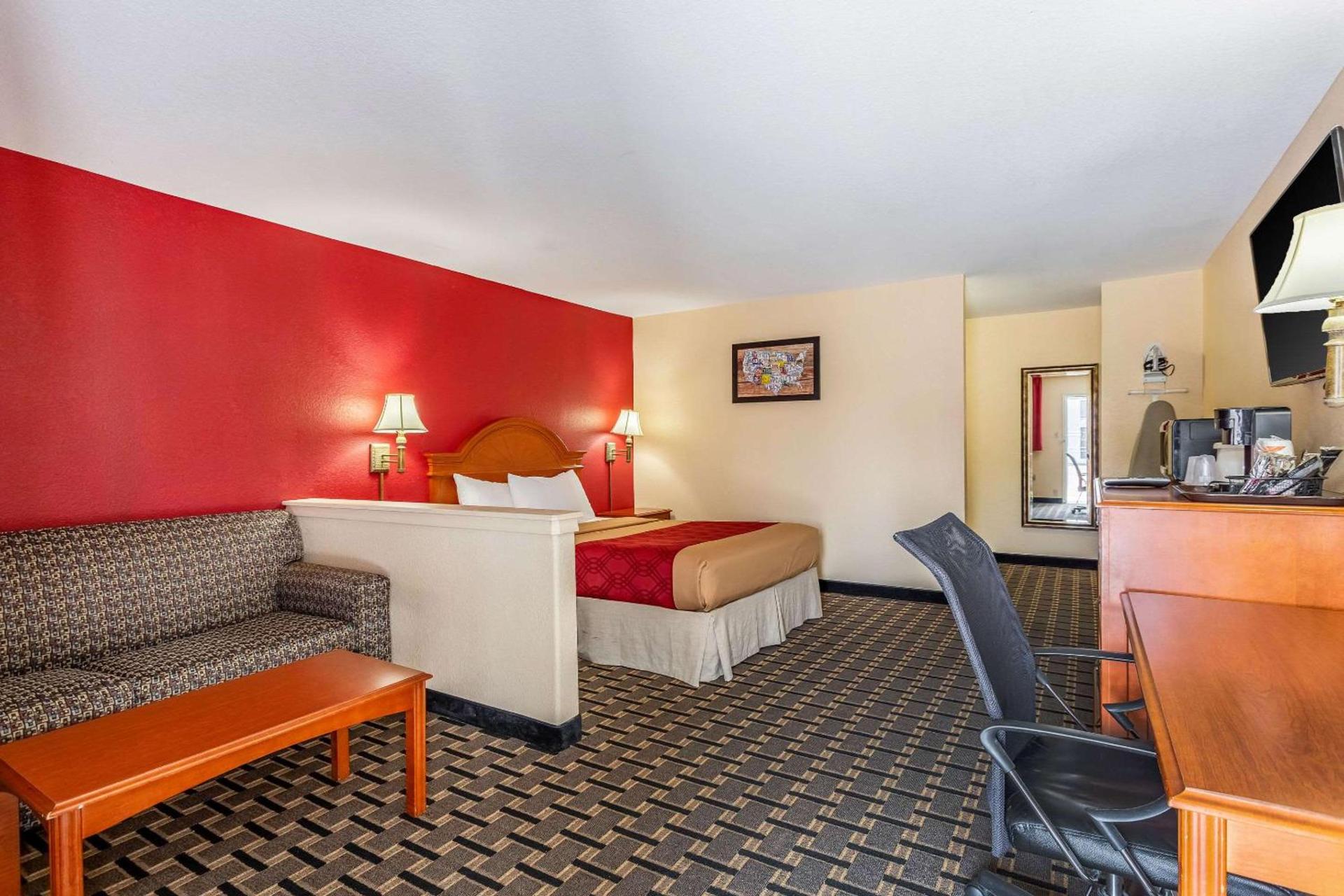 Econo Lodge Inn & Suites Santa Rosa photo 23