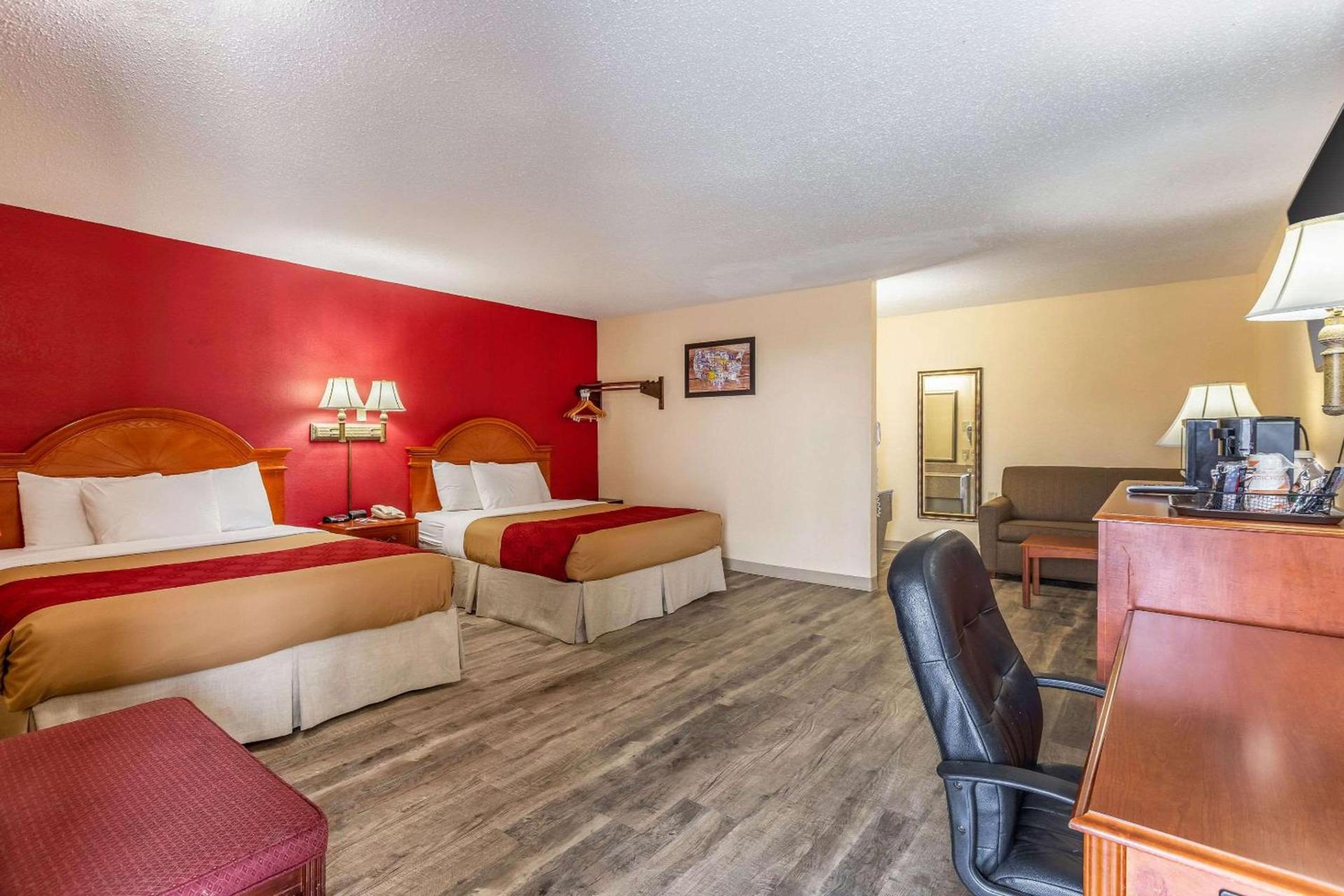 Econo Lodge Inn & Suites Santa Rosa photo 27