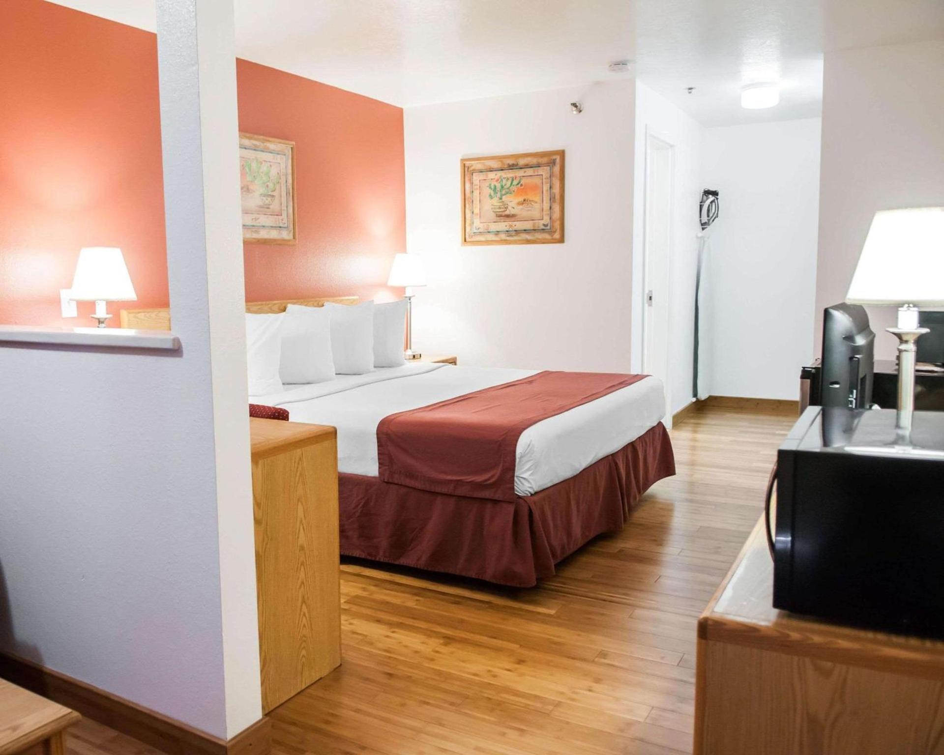 Econo Lodge Albuquerque Old Town photo 15