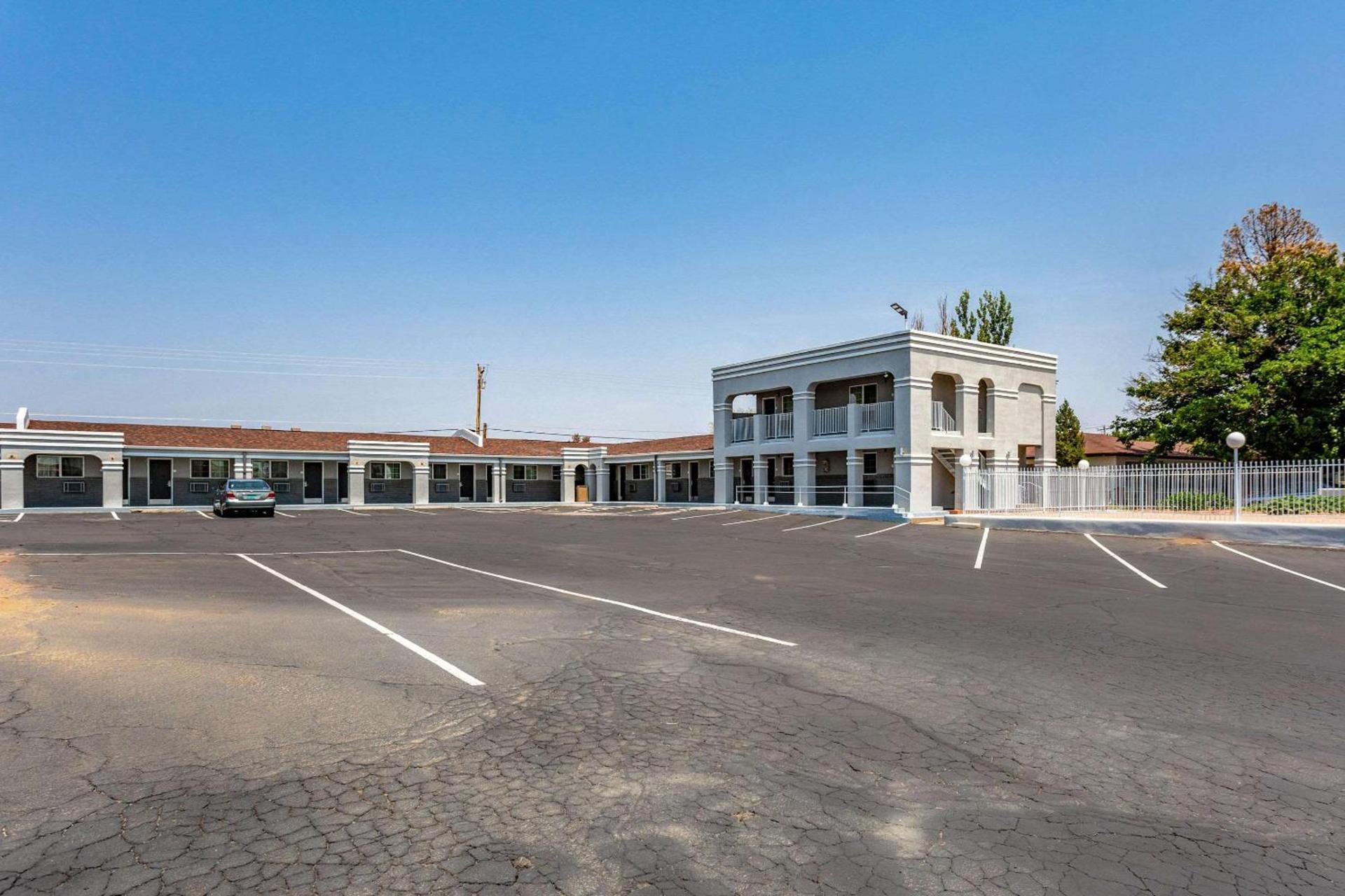 Econo Lodge Inn & Suites Santa Rosa photo 3