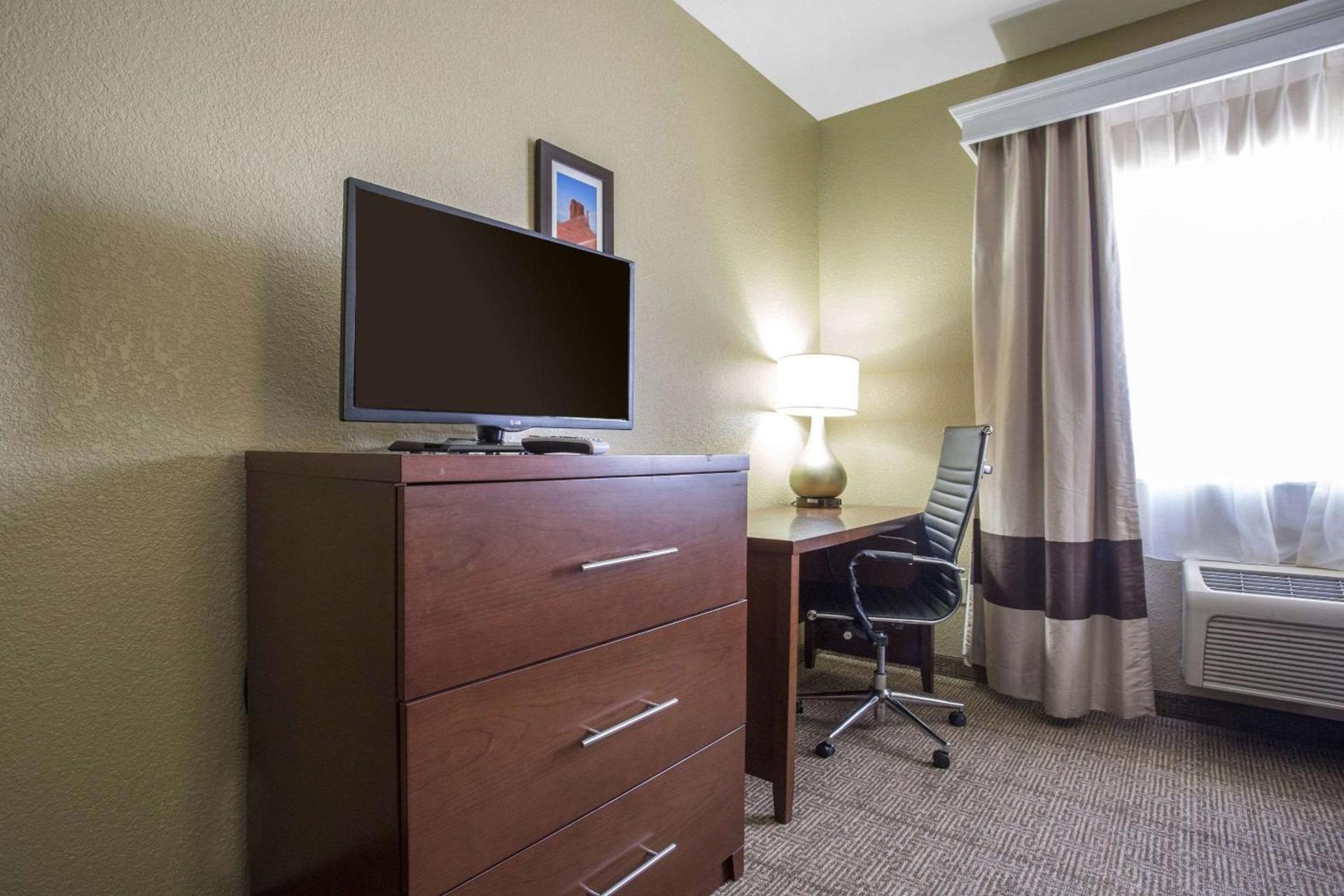 Comfort Inn & Suites Deming photo 11