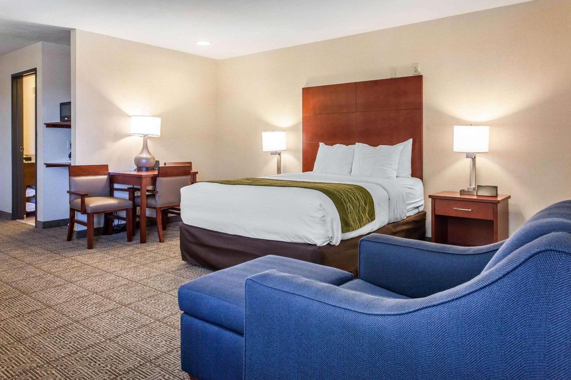 Comfort Inn & Suites Near Fallon Naval Air Station photo 13