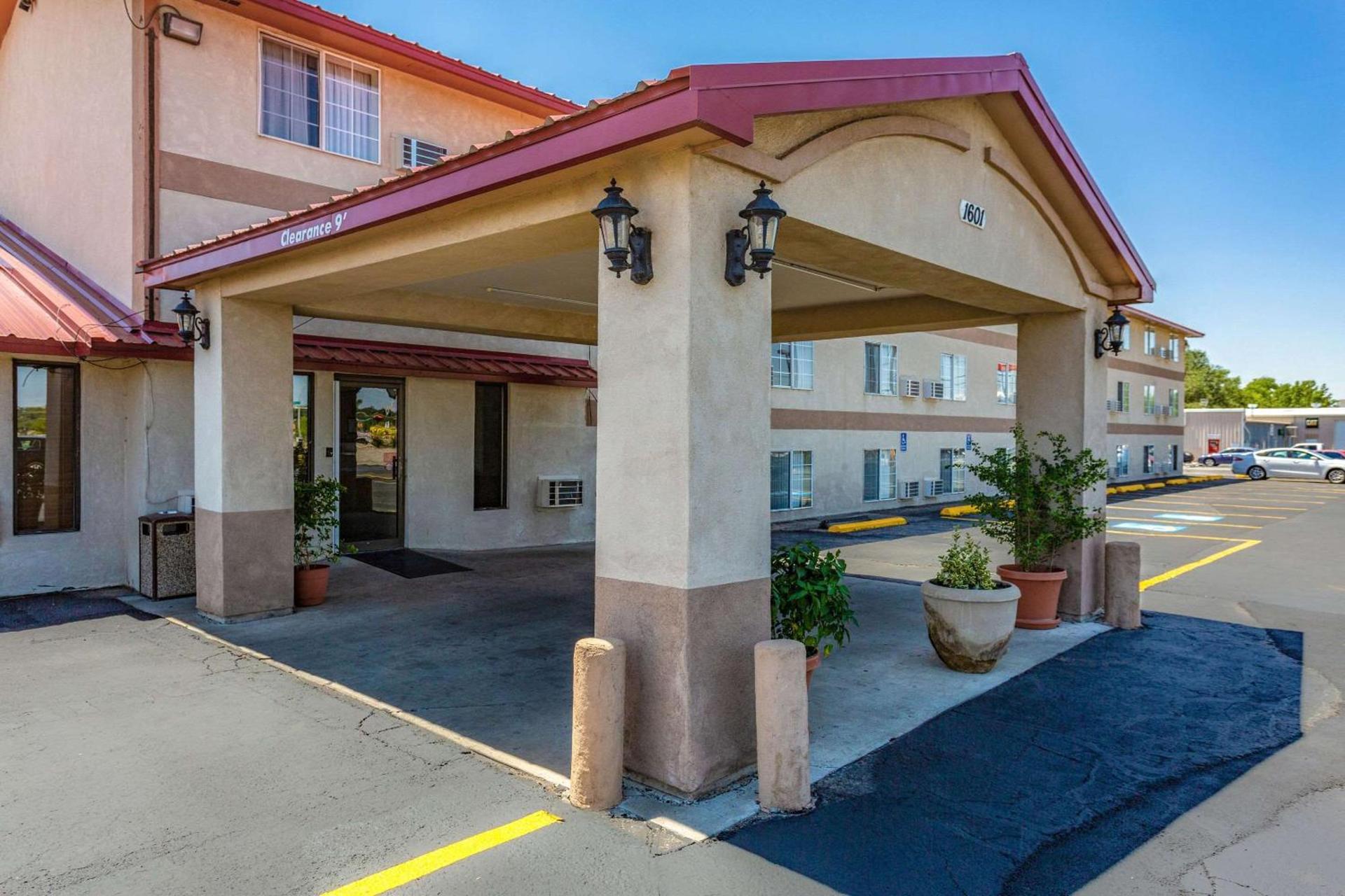 Rodeway Inn Farmington photo 3