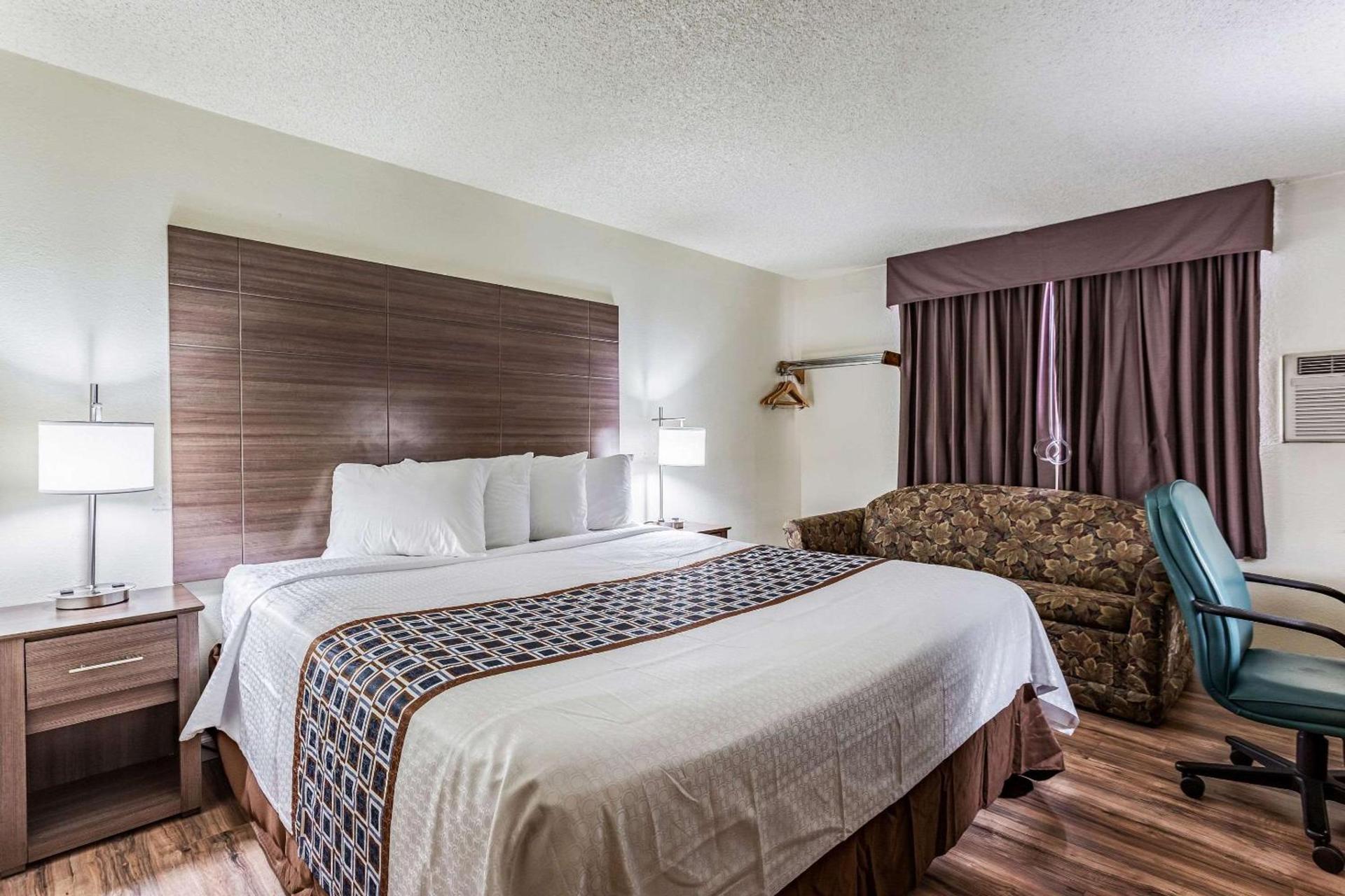 Rodeway Inn Farmington photo 15