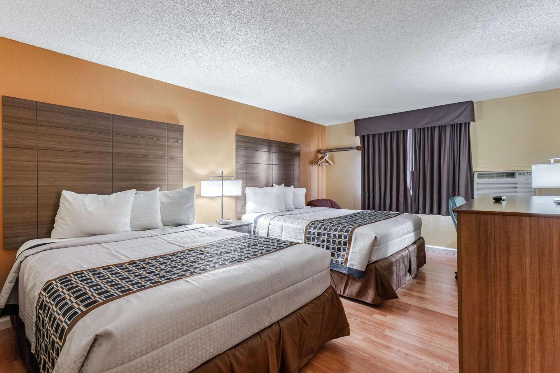 Rodeway Inn Farmington photo 21
