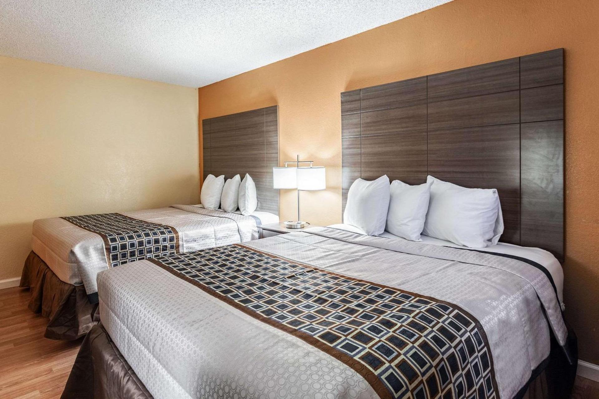 Rodeway Inn Farmington photo 23