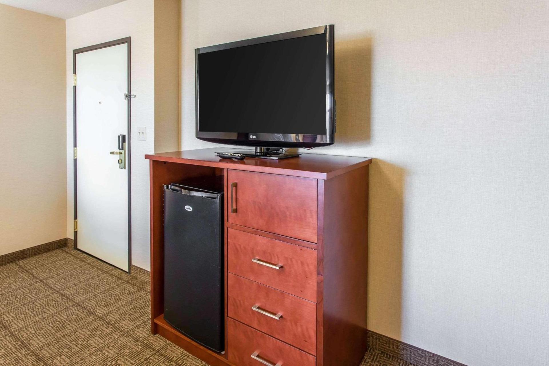 Comfort Inn & Suites Near Fallon Naval Air Station photo 11