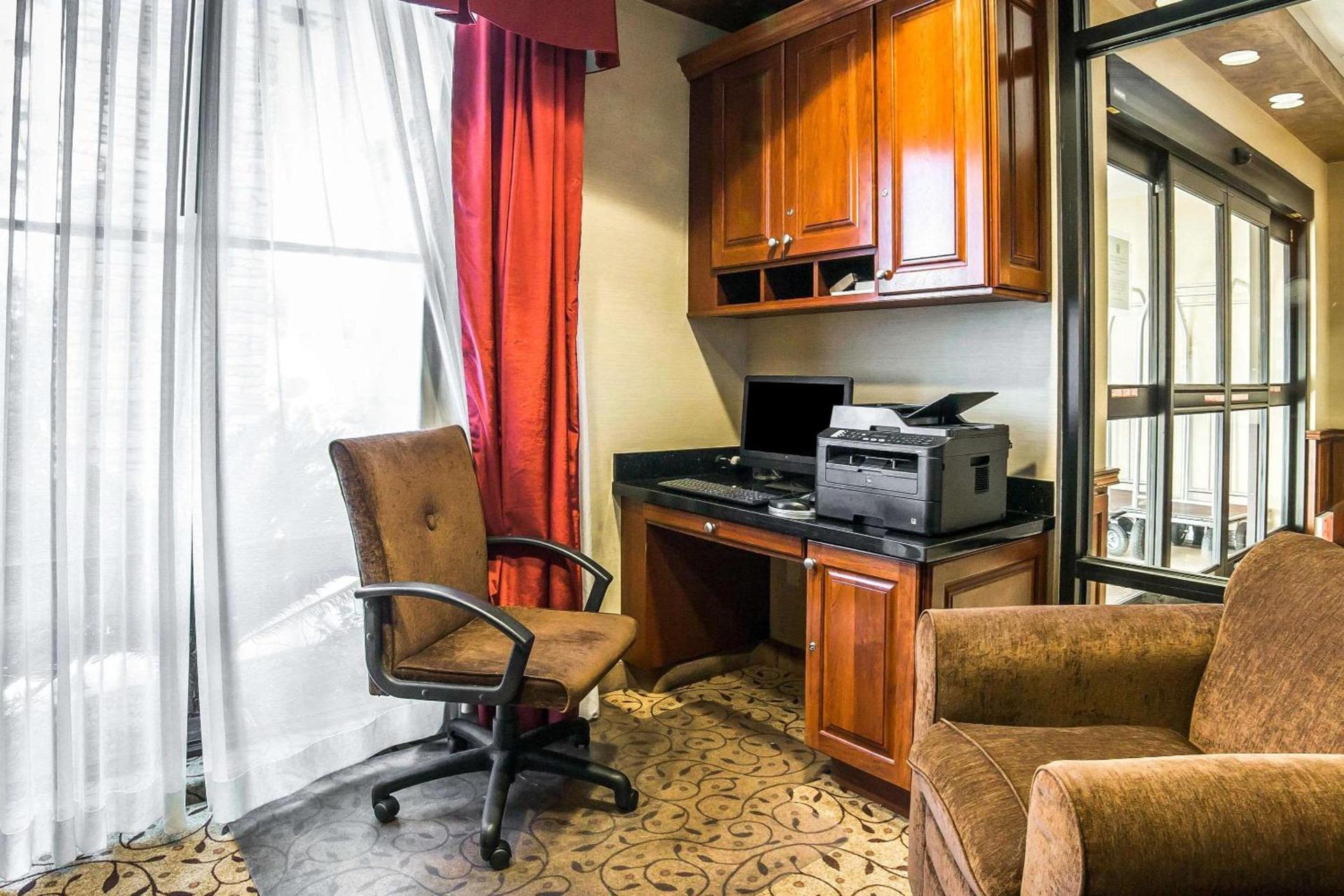 Comfort Inn & Suites Henderson - Las Vegas photo 35
