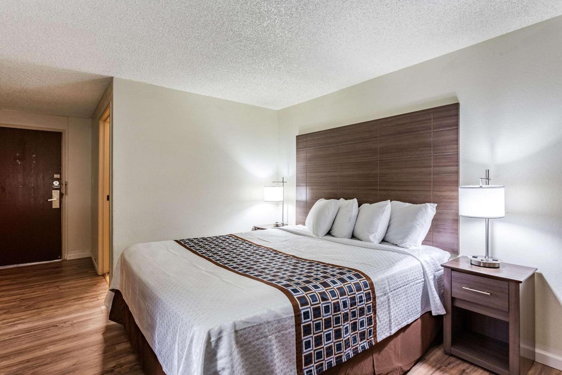 Rodeway Inn Farmington photo 17