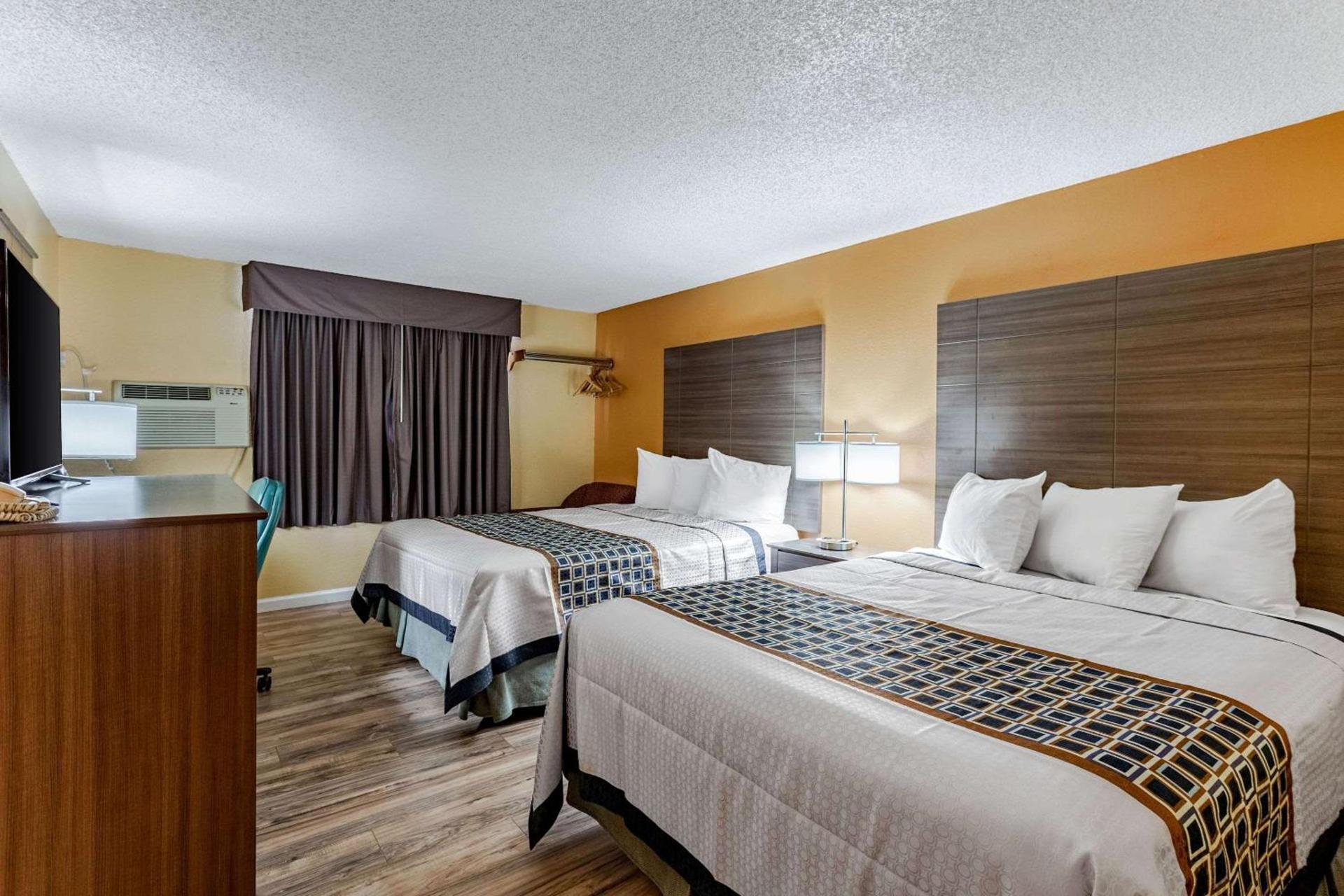 Rodeway Inn Farmington photo 24