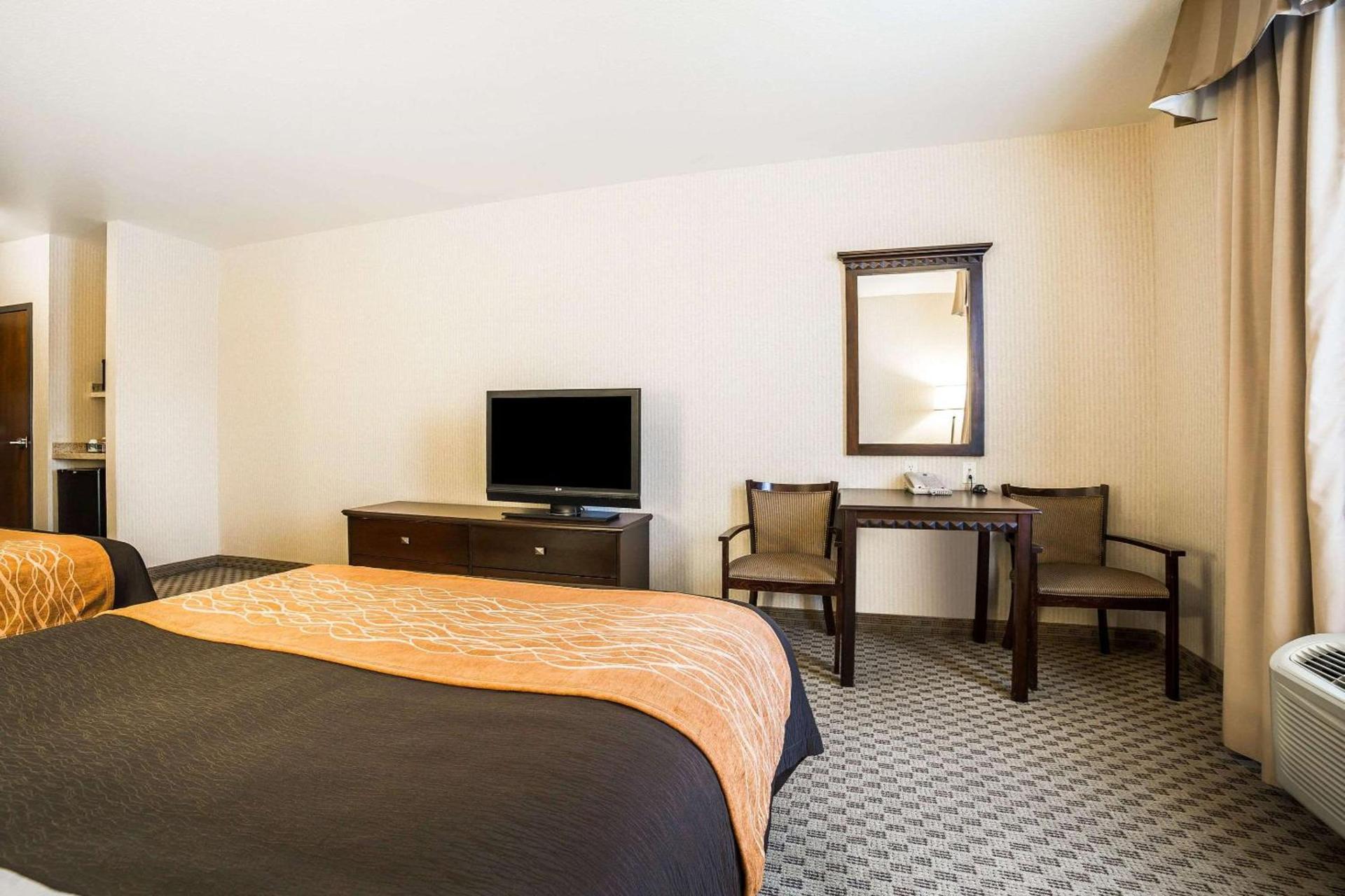 Comfort Inn & Suites Henderson - Las Vegas photo 11