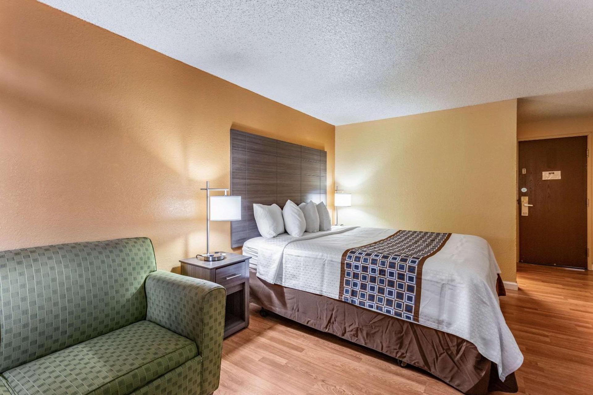 Rodeway Inn Farmington photo 20