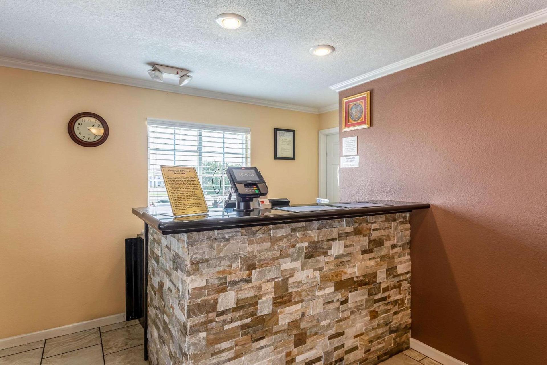 Econo Lodge Inn & Suites Santa Rosa photo 12