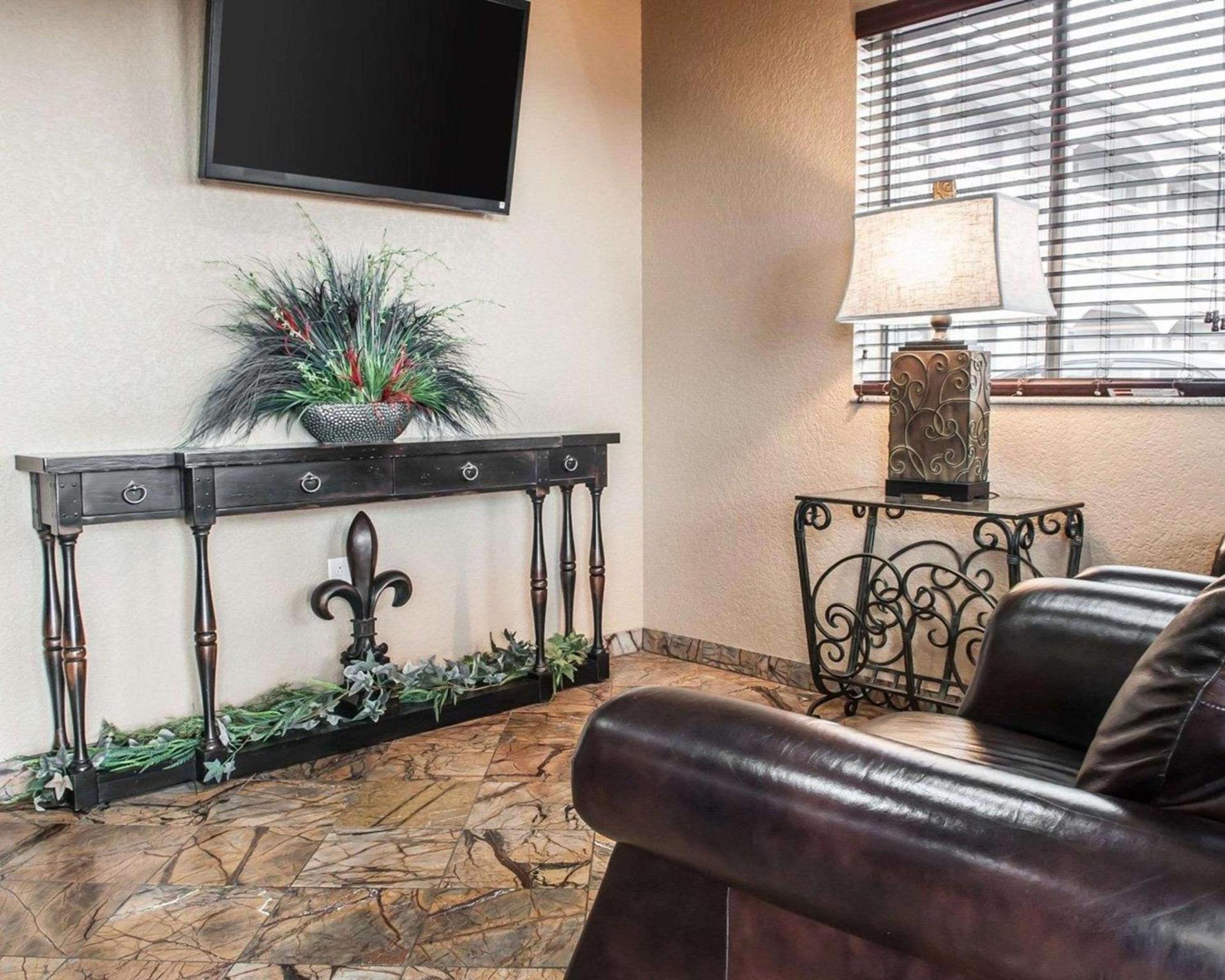 Suburban Studios Alamogordo photo 4