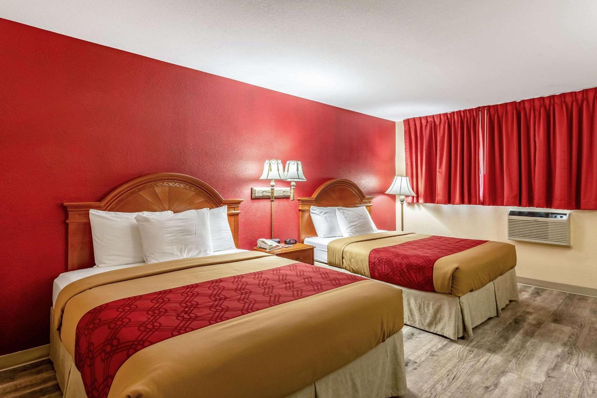 Econo Lodge Inn & Suites Santa Rosa photo 22