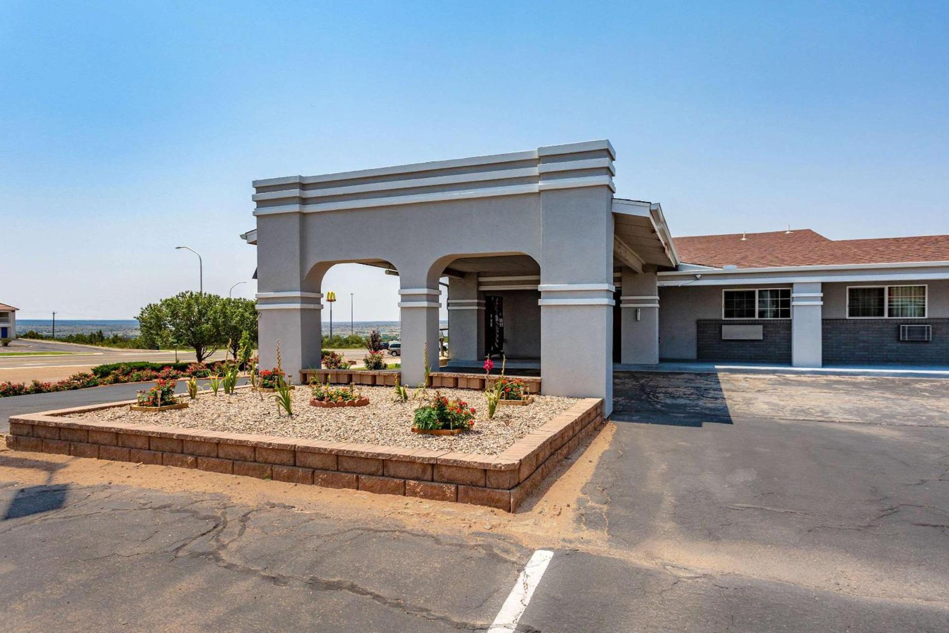 Econo Lodge Inn & Suites Santa Rosa photo 2